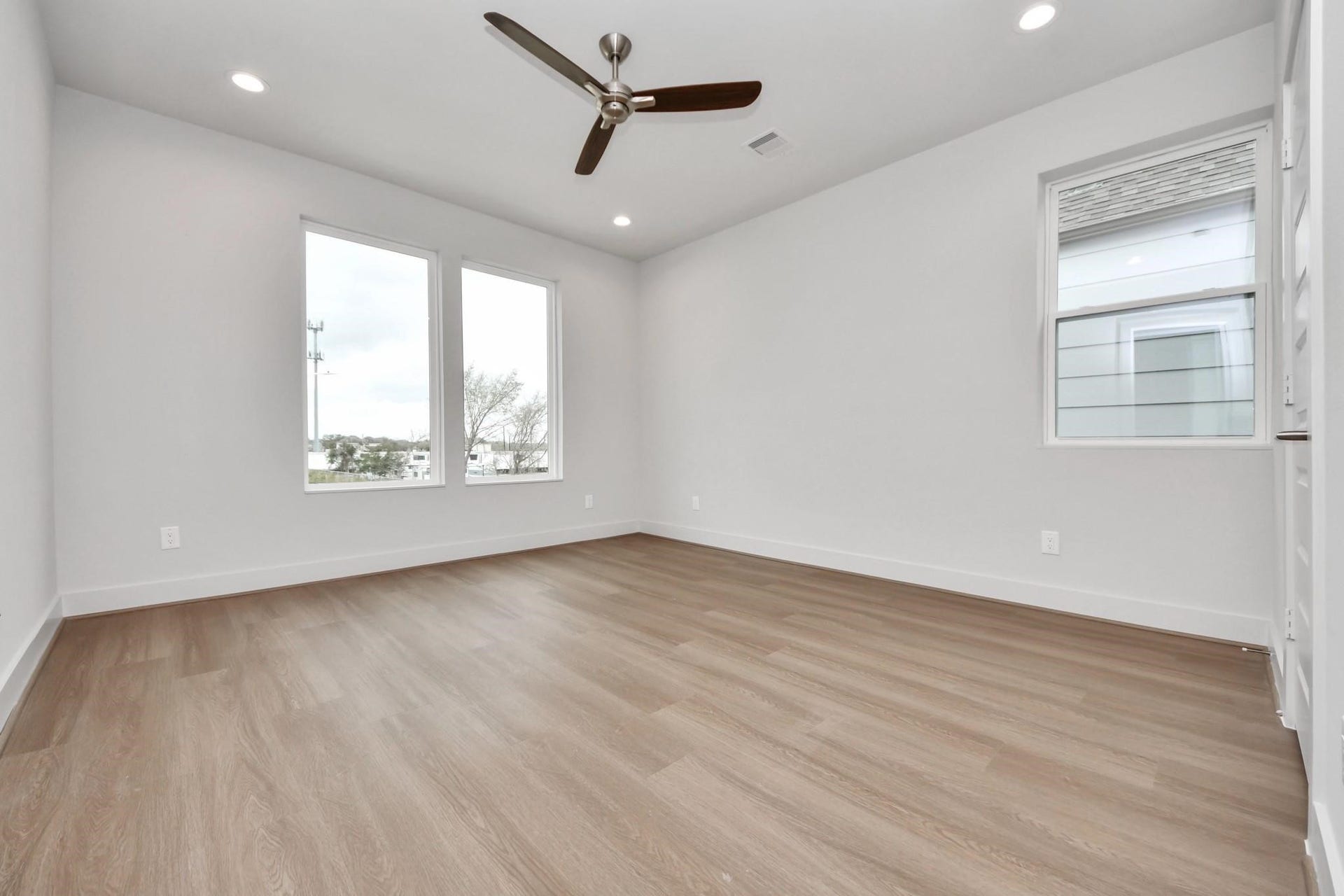 13105 Moncloa Drive, Houston, TX 77047 13105 Moncloa Drive, Houston, TX 77047