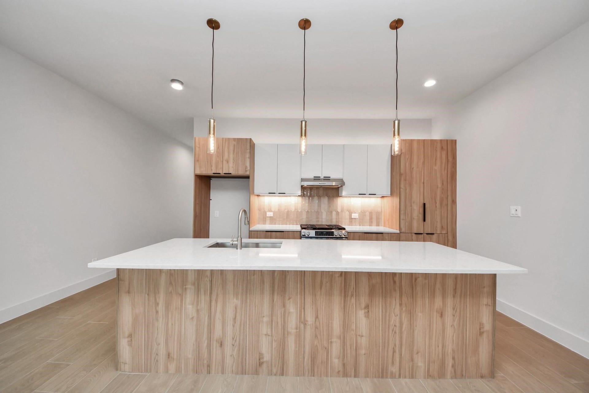 13105 Moncloa Drive, Houston, TX 77047 13105 Moncloa Drive, Houston, TX 77047