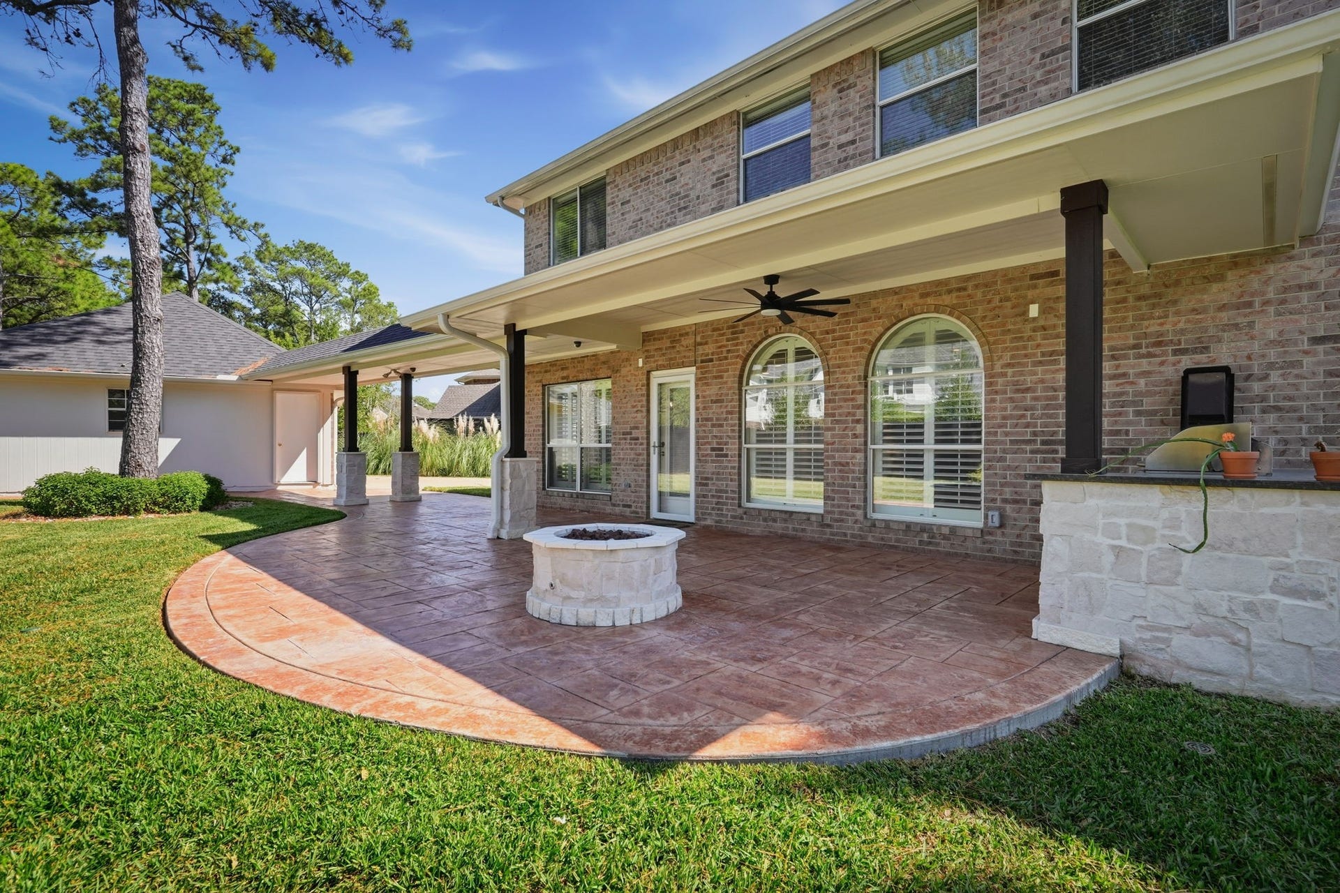 20210 Prim Pine Court, Cypress, TX 77433 Built-in firepit