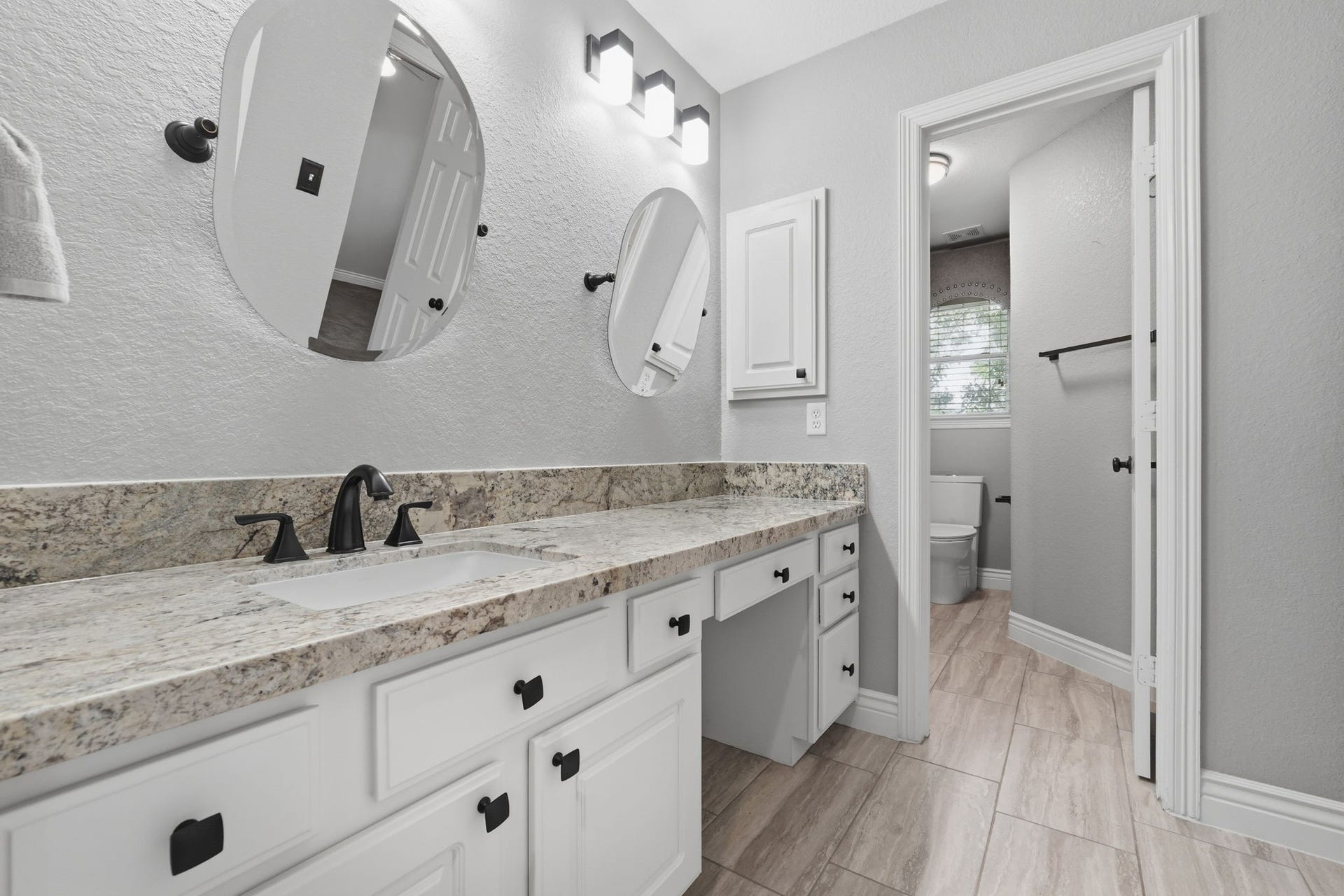 20210 Prim Pine Court, Cypress, TX 77433 Jack-and-Jill bathroom