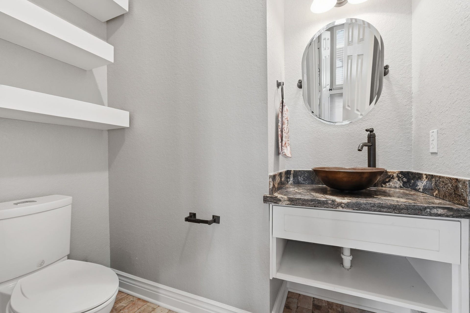 20210 Prim Pine Court, Cypress, TX 77433 Convenient half bath located just off the living room.