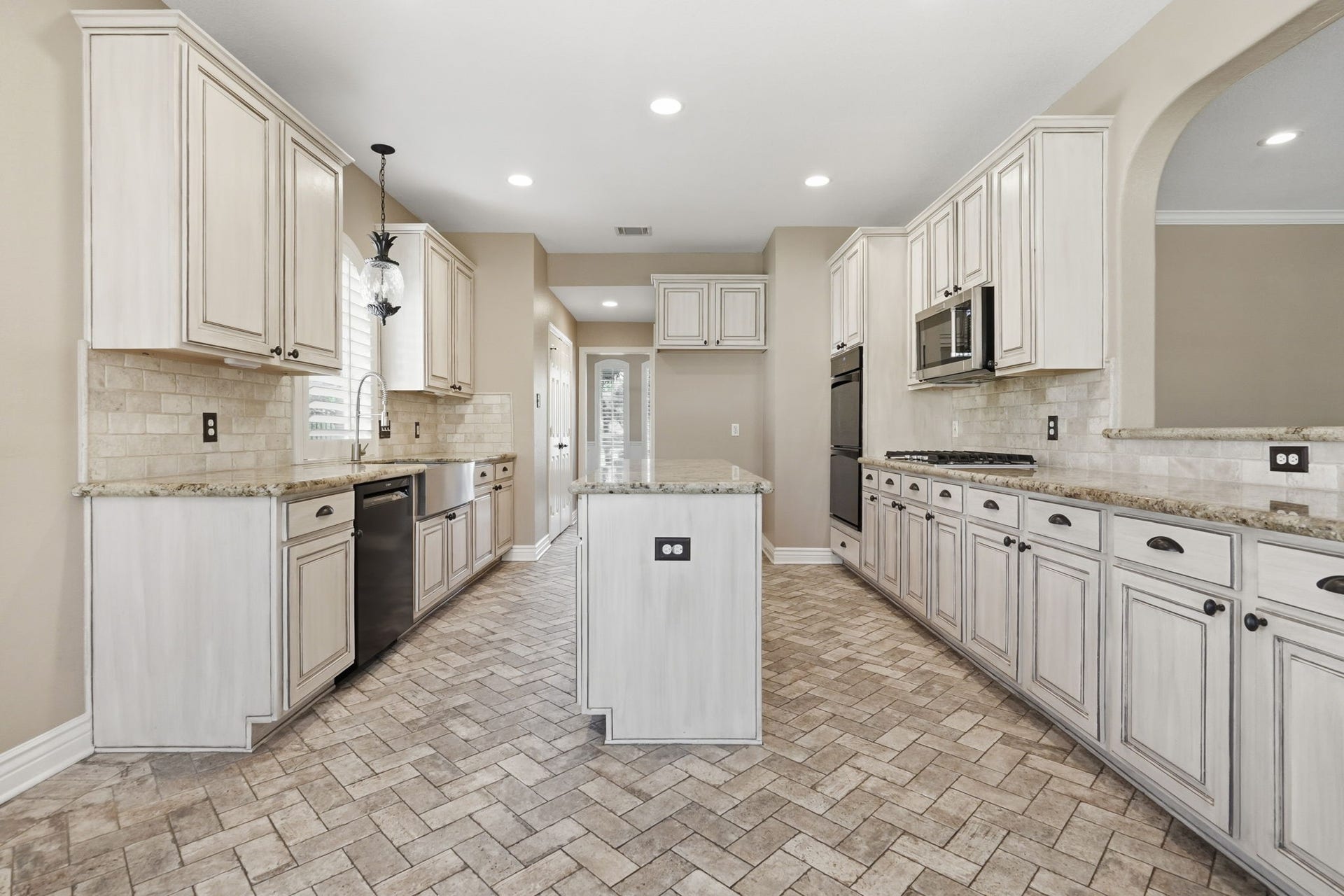 20210 Prim Pine Court, Cypress, TX 77433 Stunning new kitchen flooring.