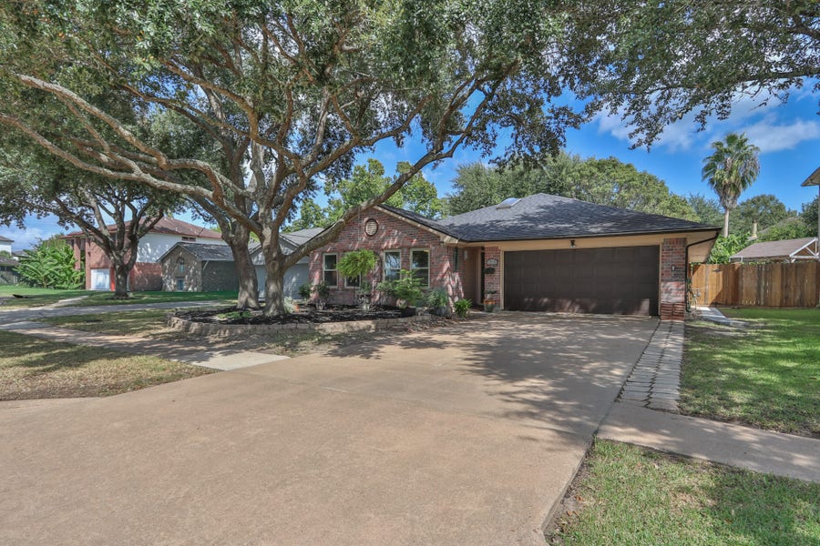 Property photo for 1715 Oak Meadow Drive, Kemah, TX