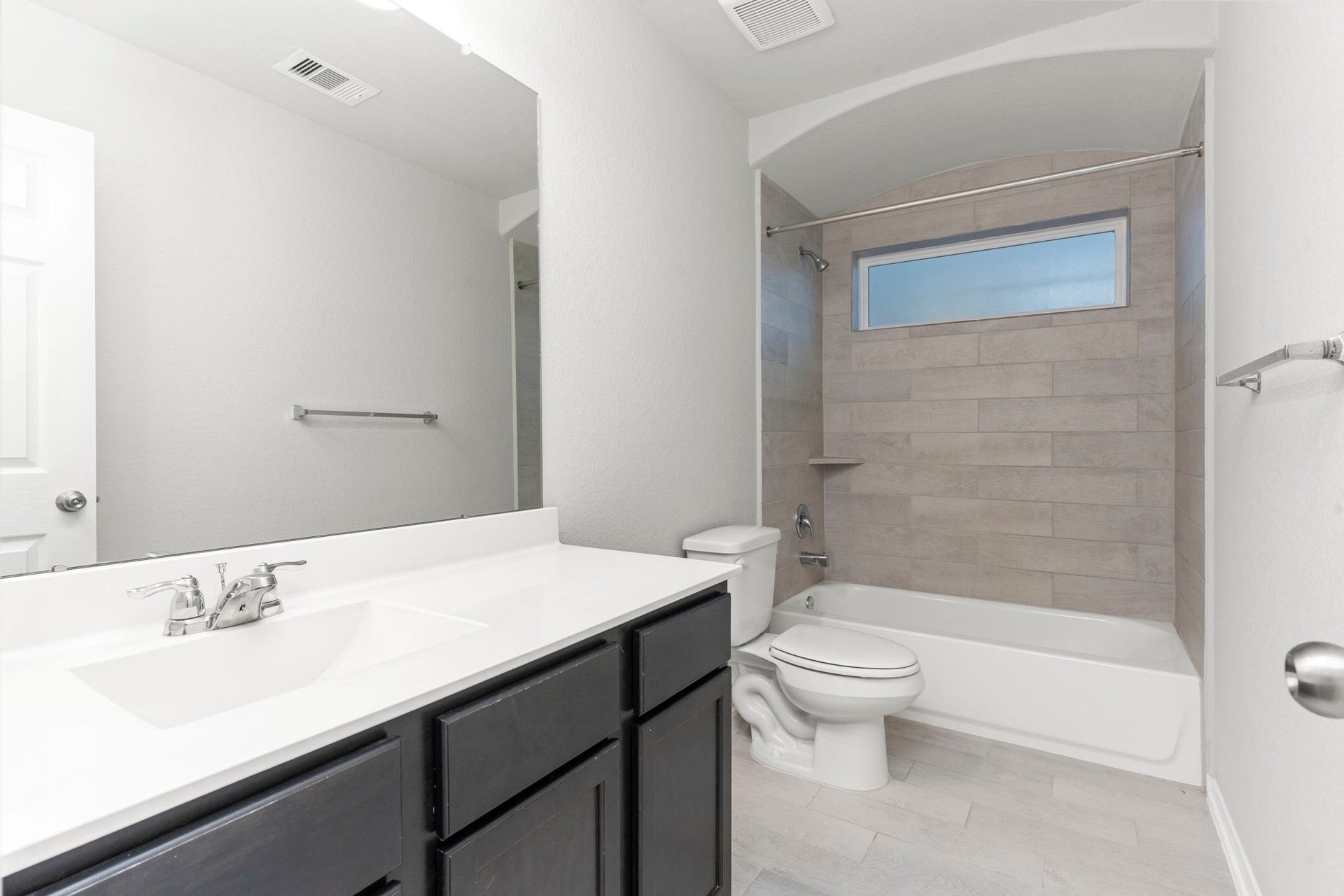 5406 Rustic Ruby Dr, Fulshear, TX 77423 Second Full Bathroom Upstairs