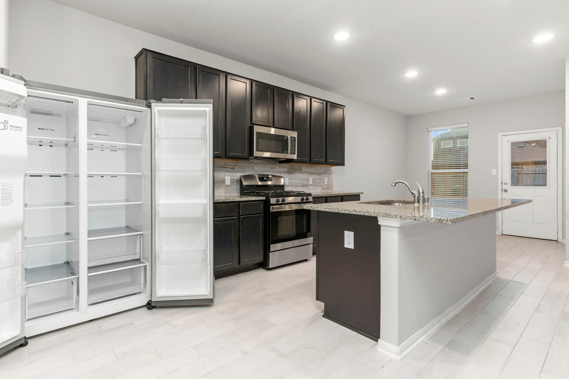 5406 Rustic Ruby Dr, Fulshear, TX 77423 Premium Stainless steel Refrigerator