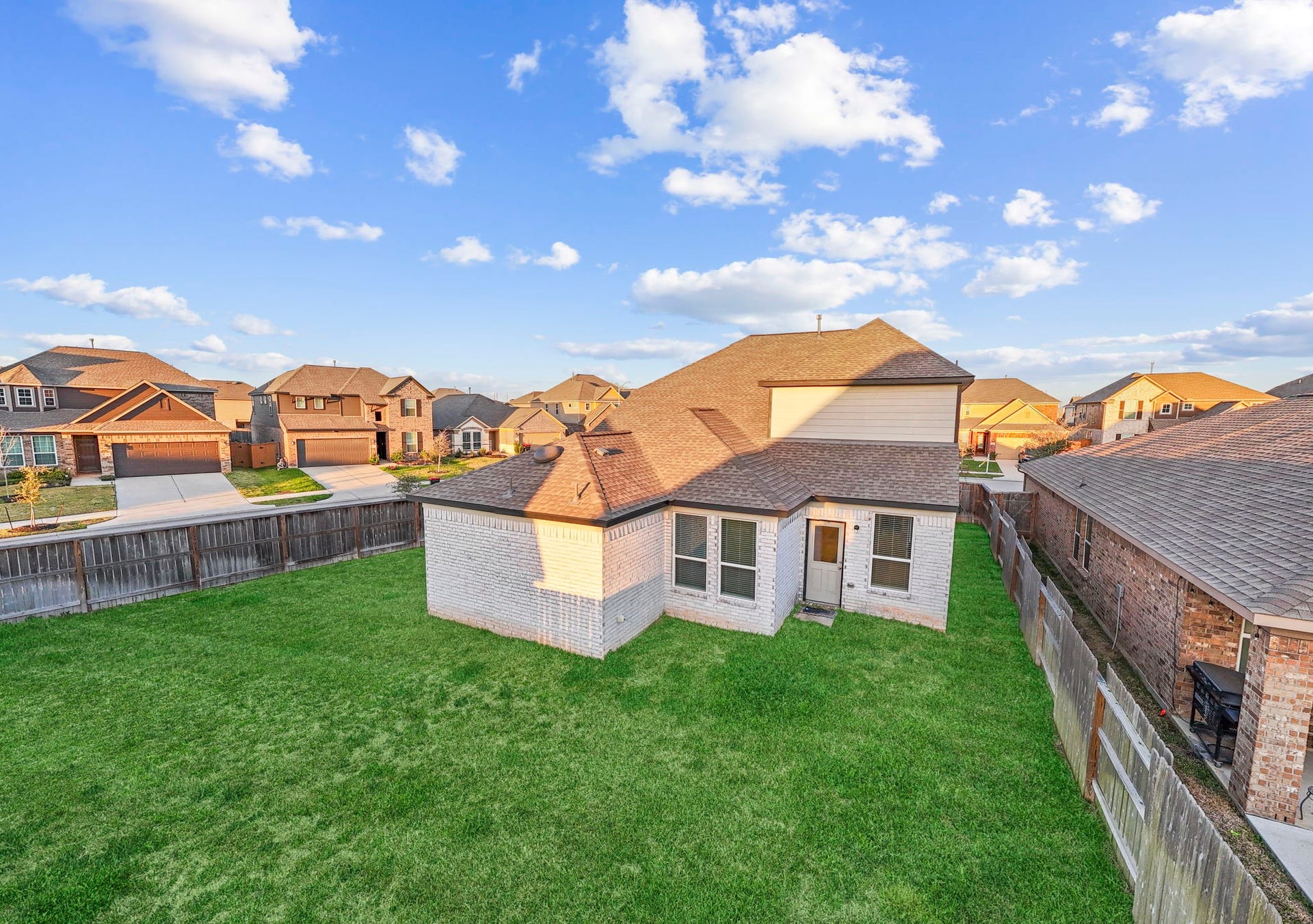 5406 Rustic Ruby Dr, Fulshear, TX 77423 Backyard with lush green space
