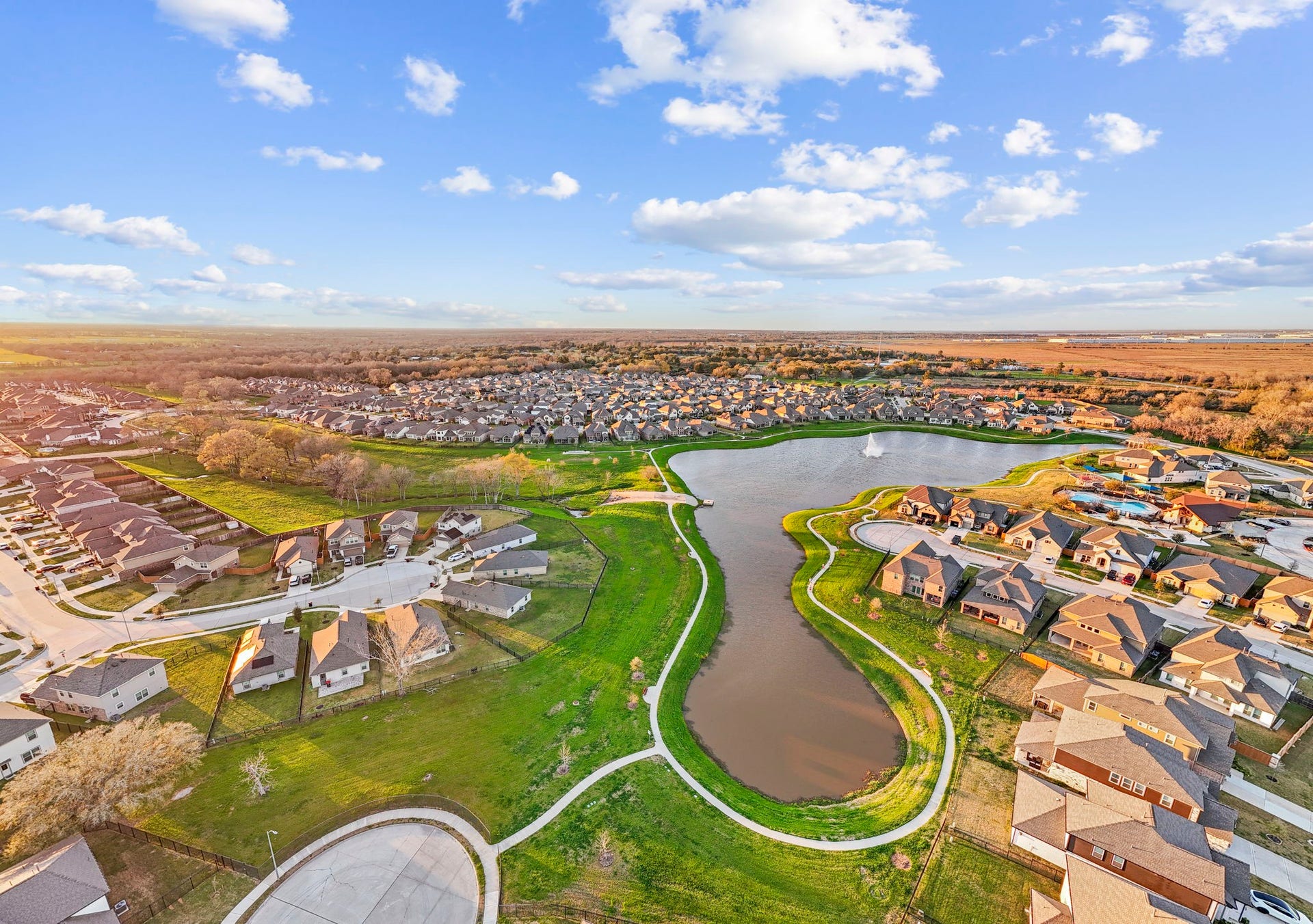 5406 Rustic Ruby Dr, Fulshear, TX 77423 Walking & Jogging Trails around the Lake