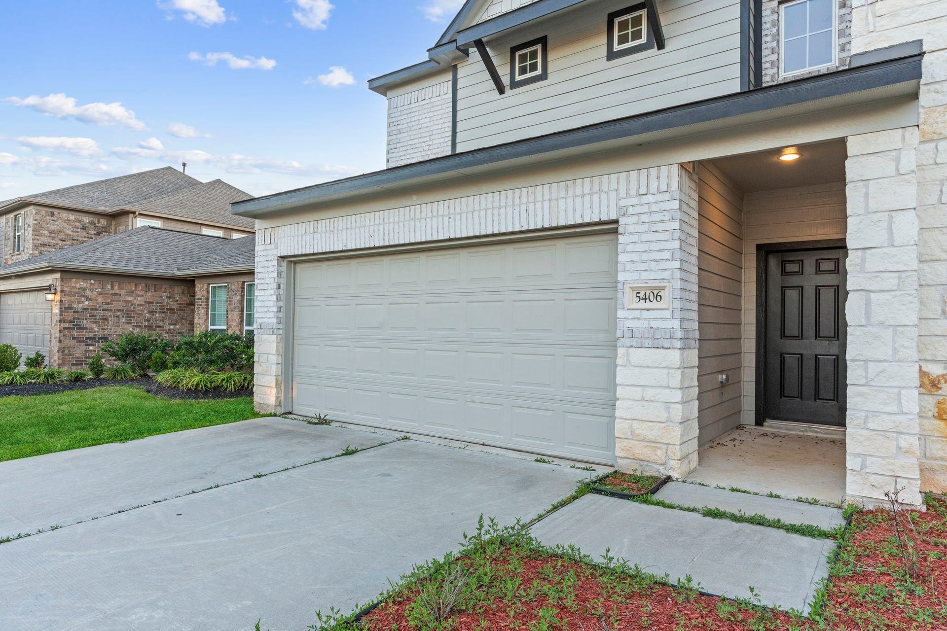5406 Rustic Ruby Dr, Fulshear, TX 77423 2 Car Garage with extra space