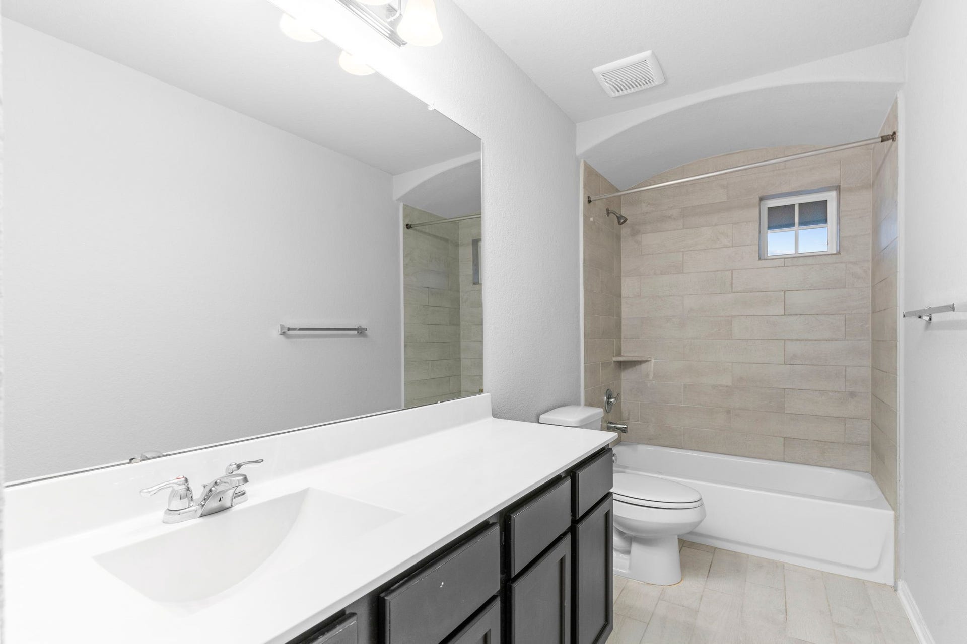 5406 Rustic Ruby Dr, Fulshear, TX 77423 First Full Bathroom Upstairs