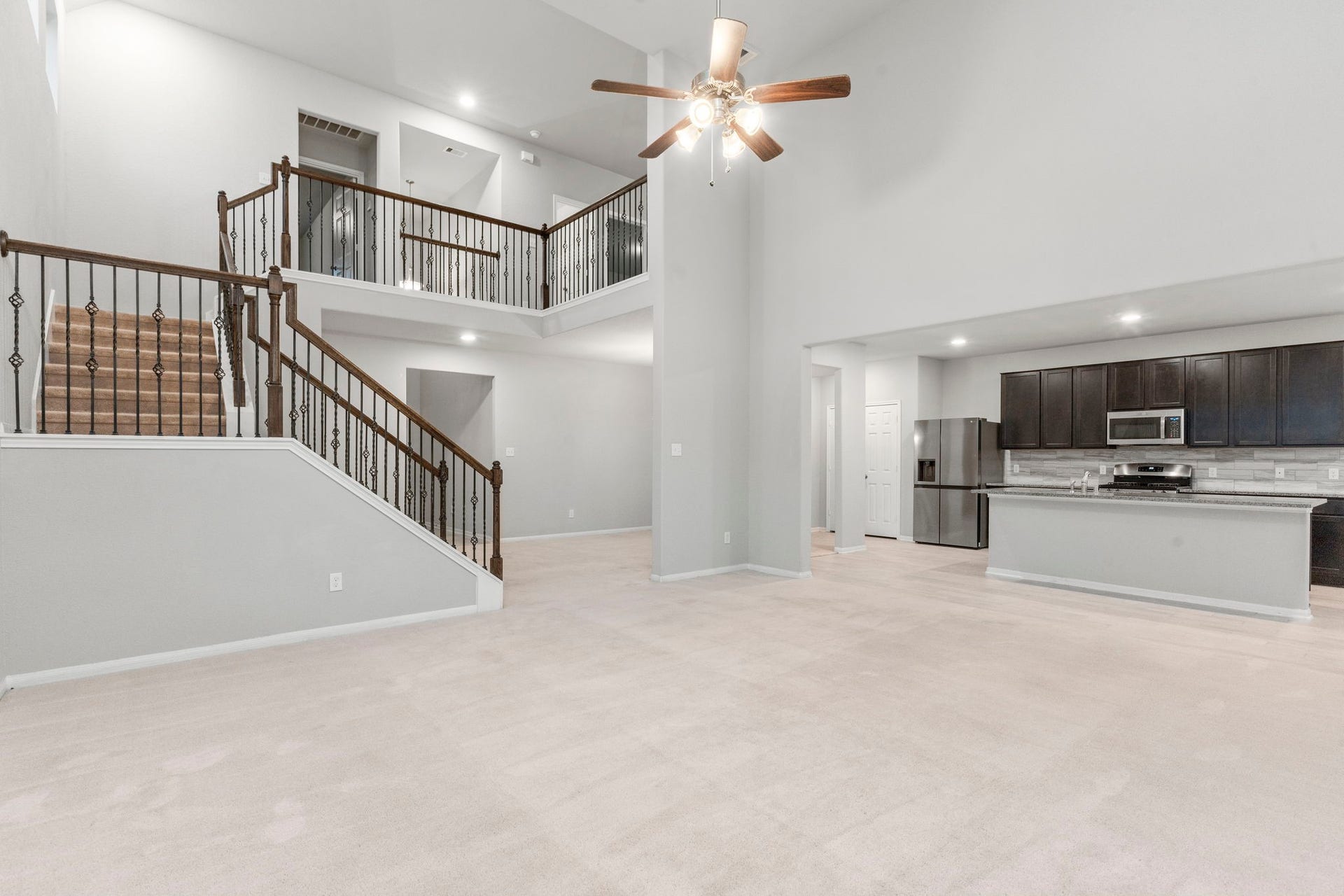 5406 Rustic Ruby Dr, Fulshear, TX 77423 Soaring High Ceilings