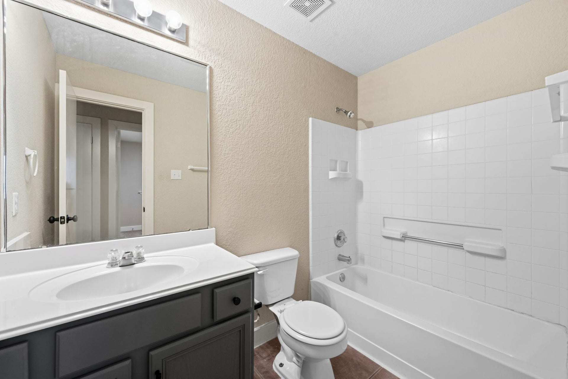 26853 Haileys Manor, Kingwood, TX 77339 Full bath upstairs