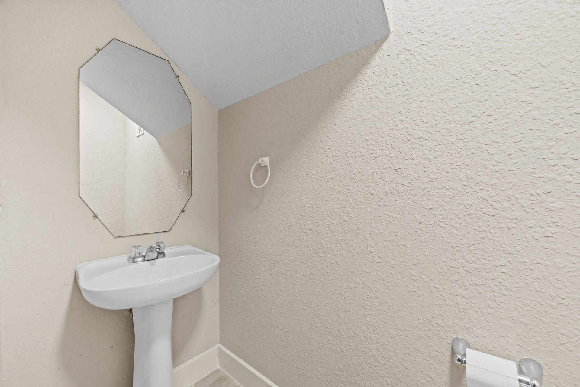 26853 Haileys Manor, Kingwood, TX 77339 Downstairs half bath/powder room
