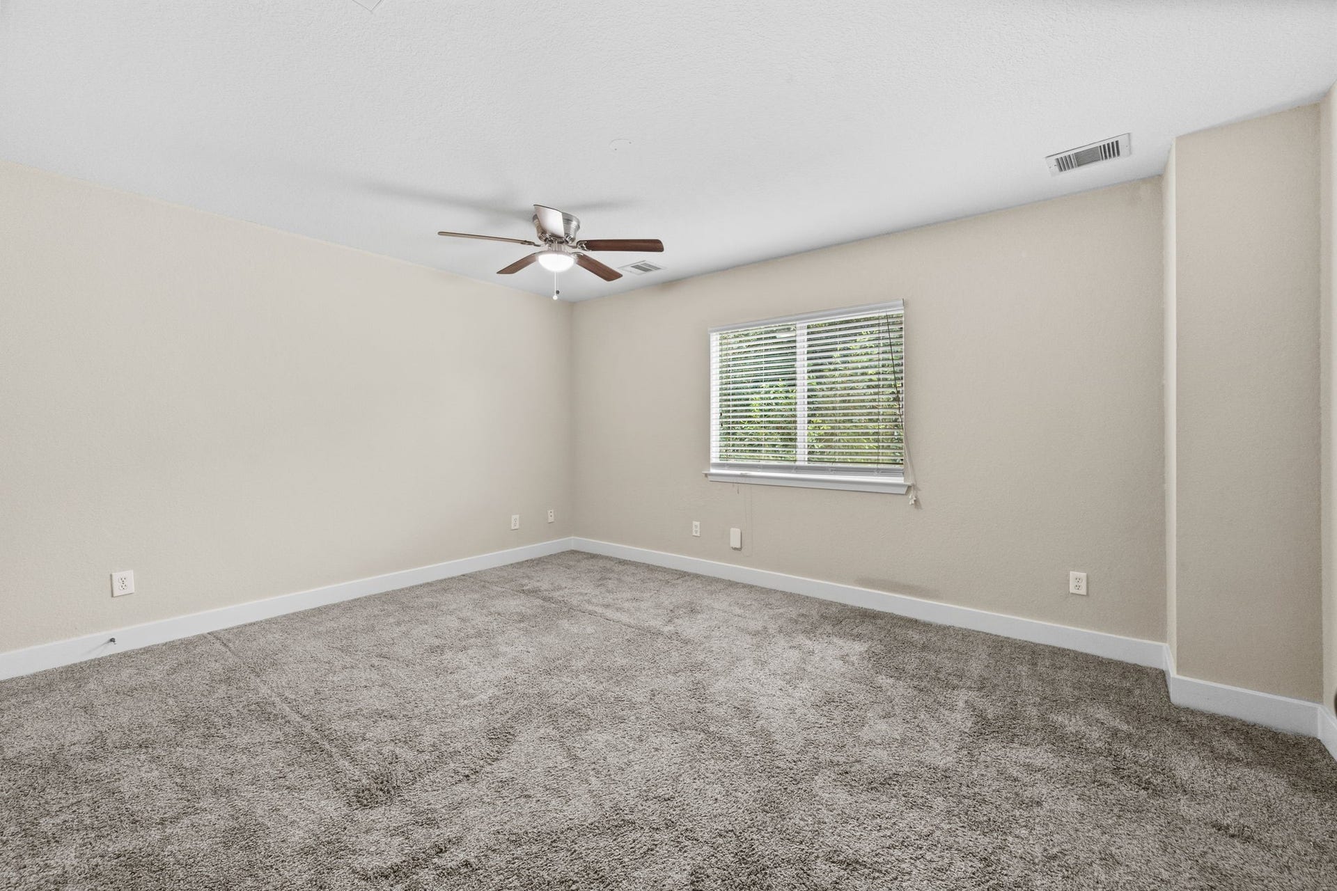 26853 Haileys Manor, Kingwood, TX 77339 Spacious primary bedroom
