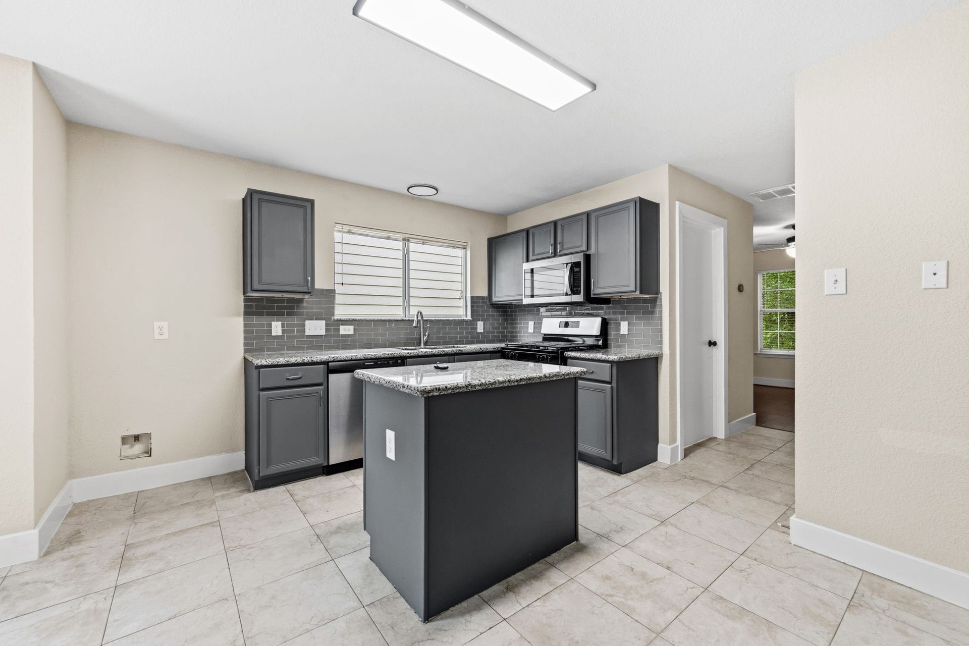 26853 Haileys Manor, Kingwood, TX 77339 26853 Haileys Manor, Kingwood, TX 77339