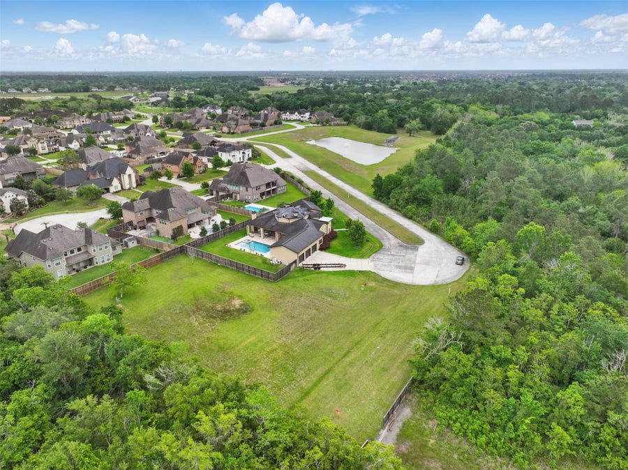 Property photo for 2082 Wilderness Trail, Friendswood, TX