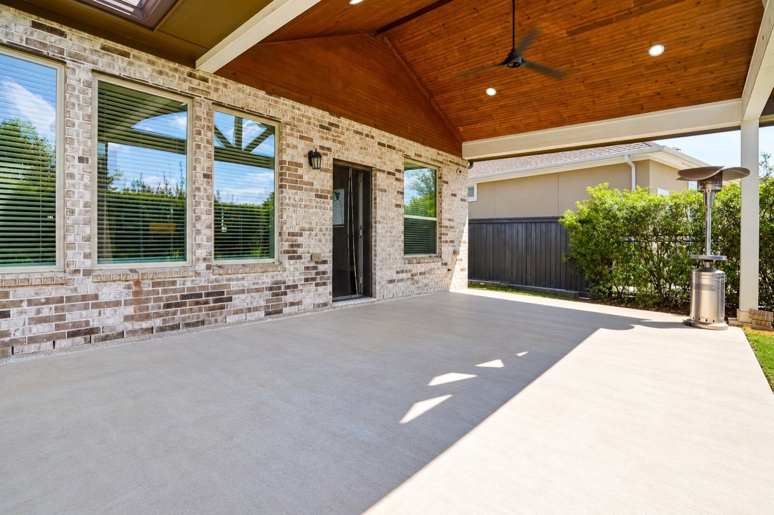 1515 Shining Willow Court, Richmond, TX 77406 Spacious covered patio with ceiling fan and no back neighbors for added privacy.