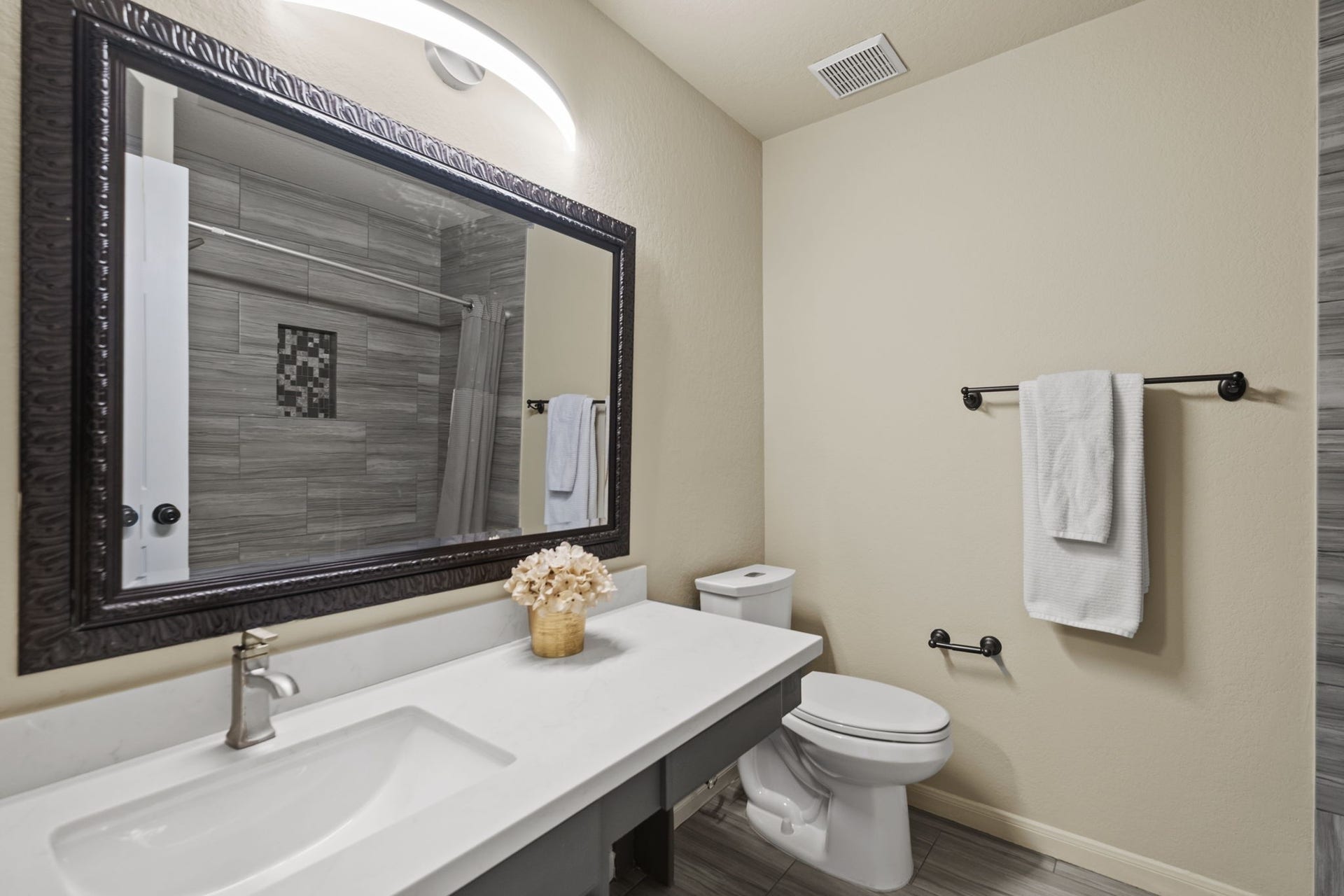 9614 Pennington Lane, Missouri City, TX 77459 Renovated bathroom showcases modern style and functionality.