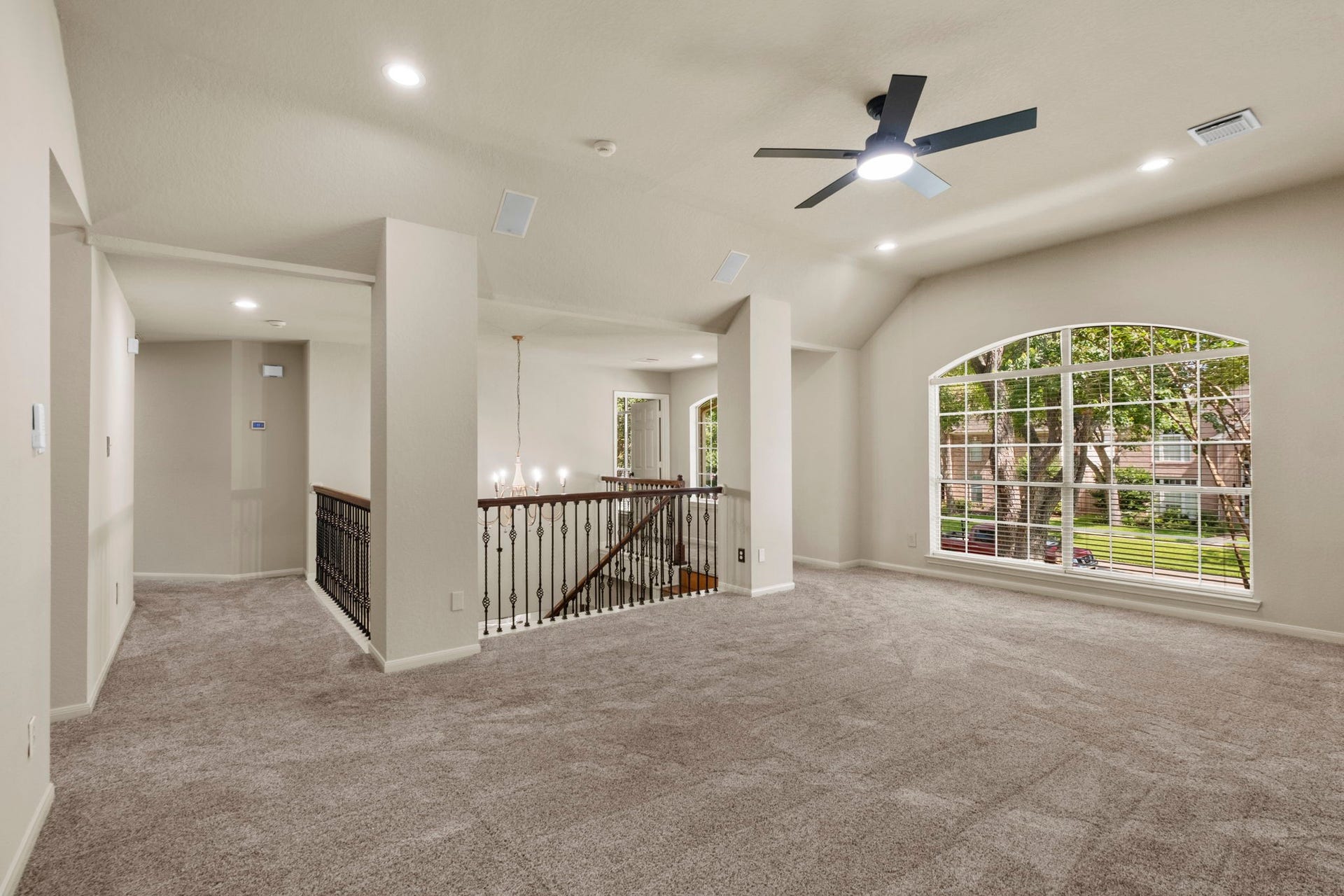 9614 Pennington Lane, Missouri City, TX 77459 Expansive game room creates the perfect space for recreation and relaxation.