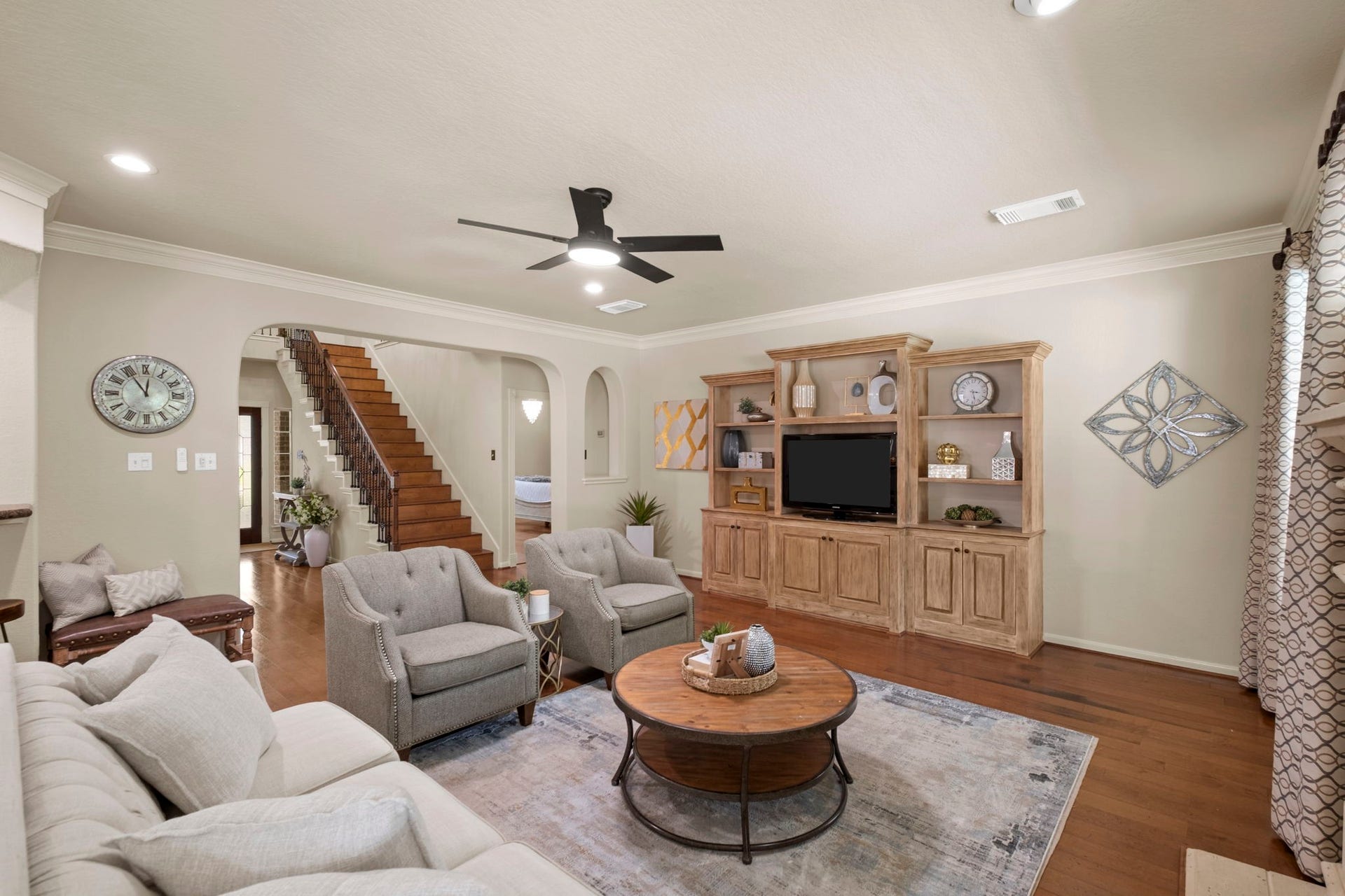 9614 Pennington Lane, Missouri City, TX 77459 Newly painted interior offers a fresh and inviting feel throughout.