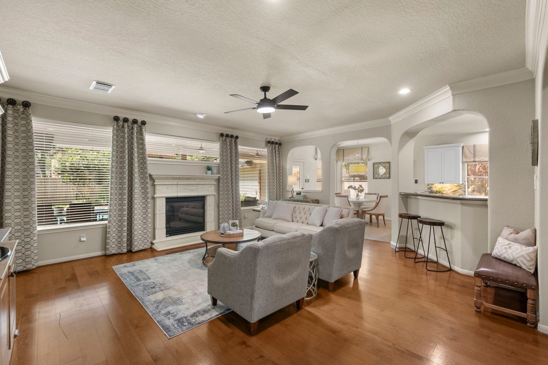 9614 Pennington Lane, Missouri City, TX 77459 Open concept layout creates the perfect flow for everyday living and entertaining.