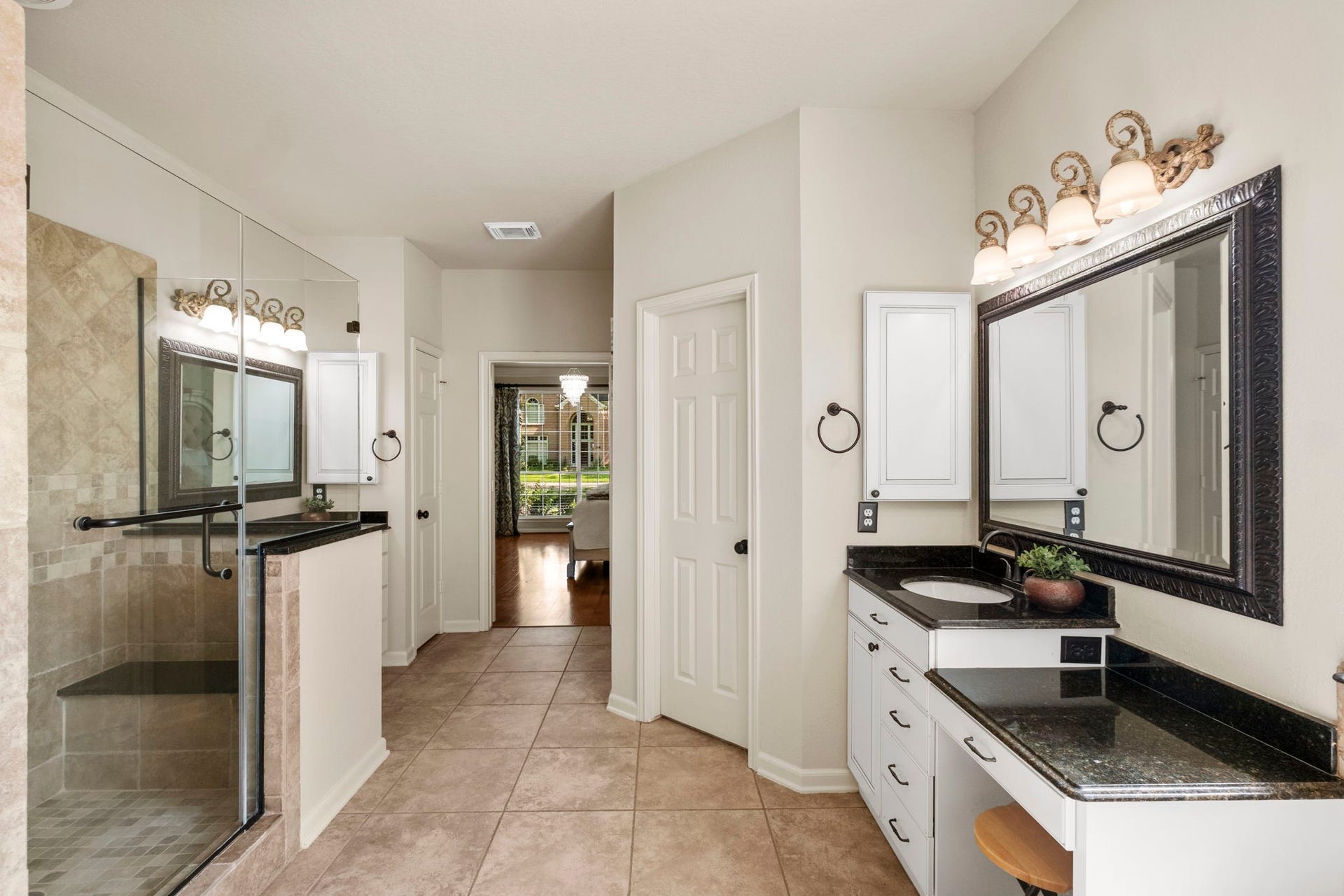 9614 Pennington Lane, Missouri City, TX 77459 Separate shower and oversized vanity create a luxurious experience.