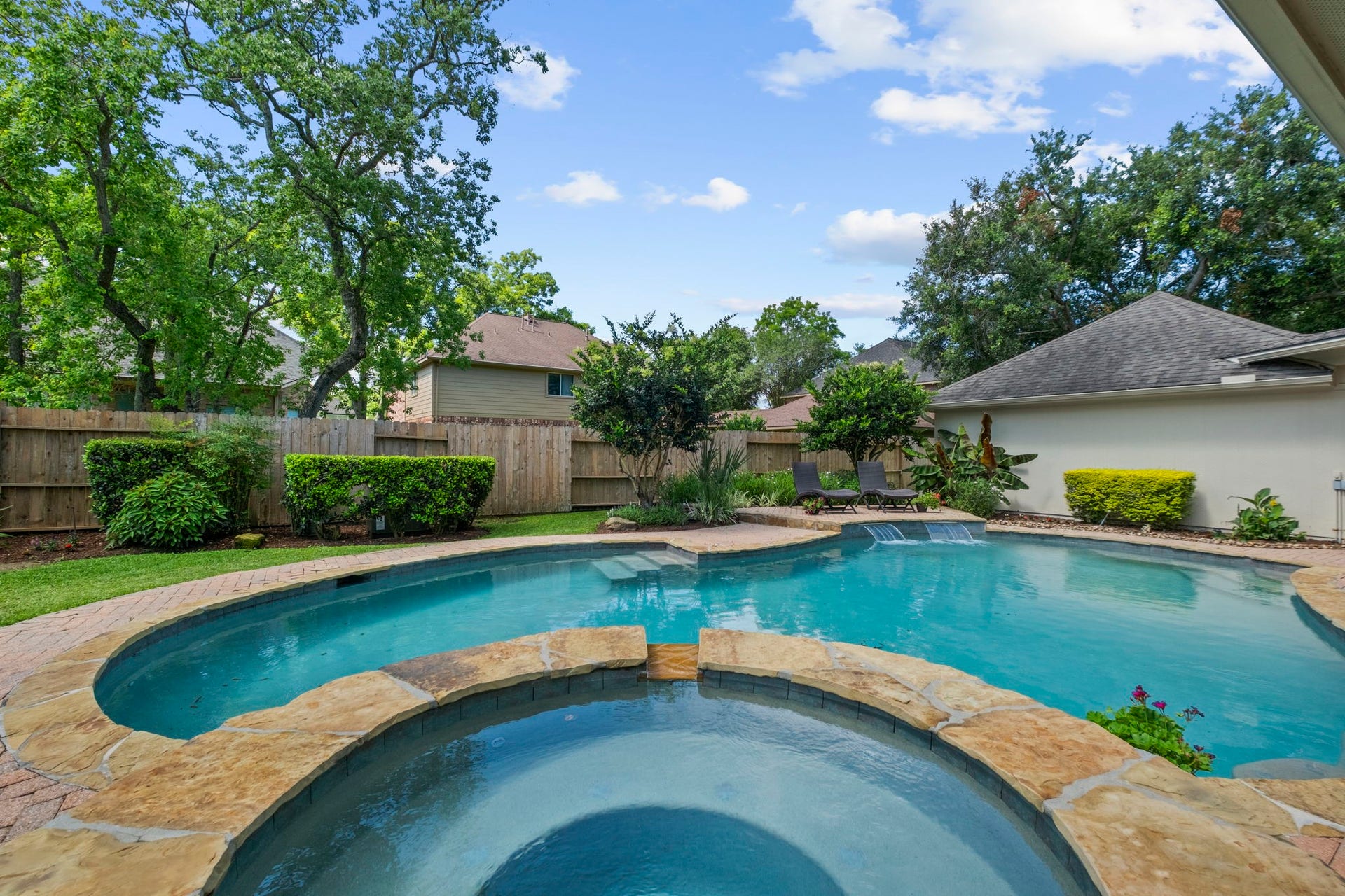 9614 Pennington Lane, Missouri City, TX 77459 Enjoy the spa or take a dip in the pool on a hot summer day!