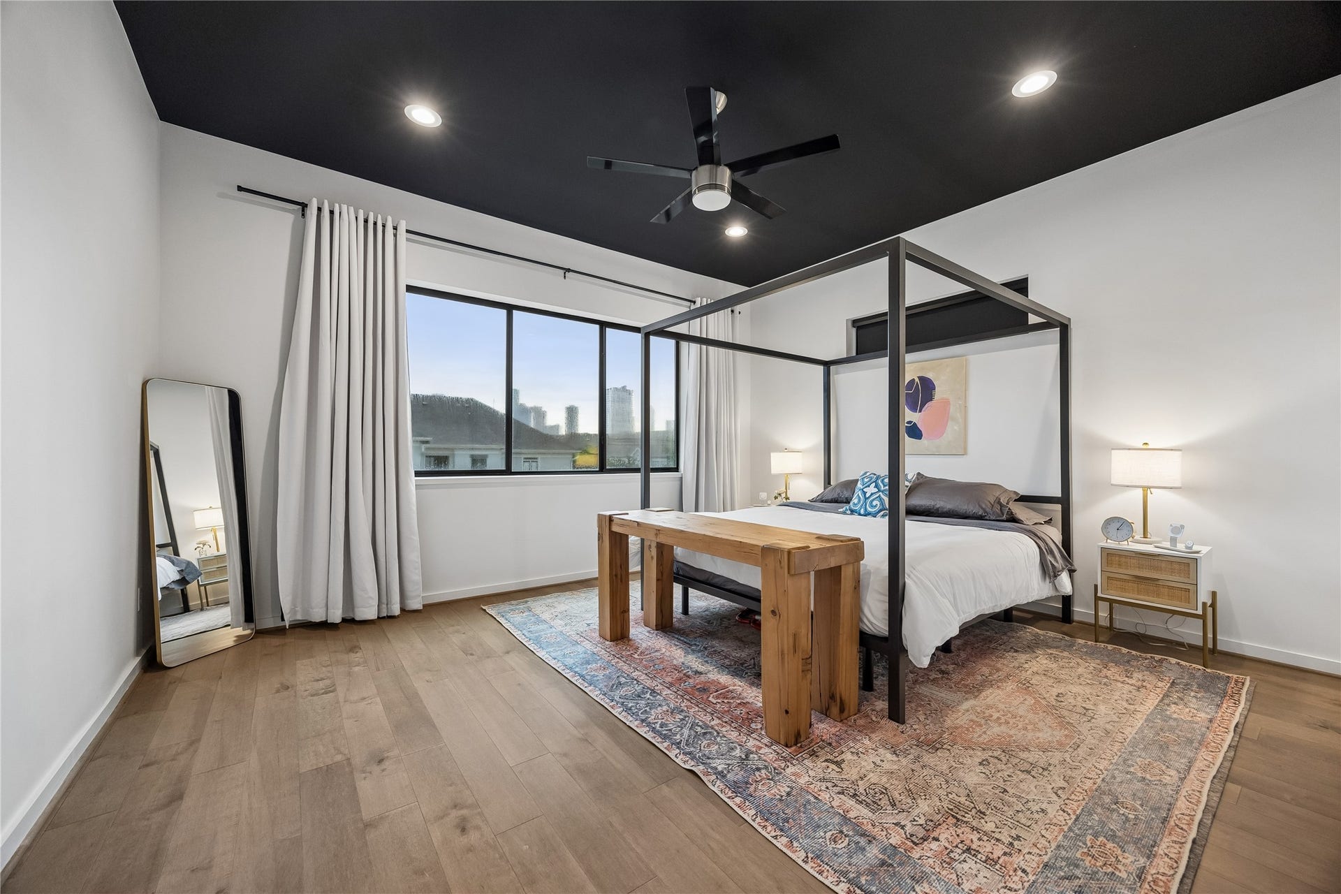 513 Memorial Heights Drive, Houston, TX 77007 Third floor primary suite
