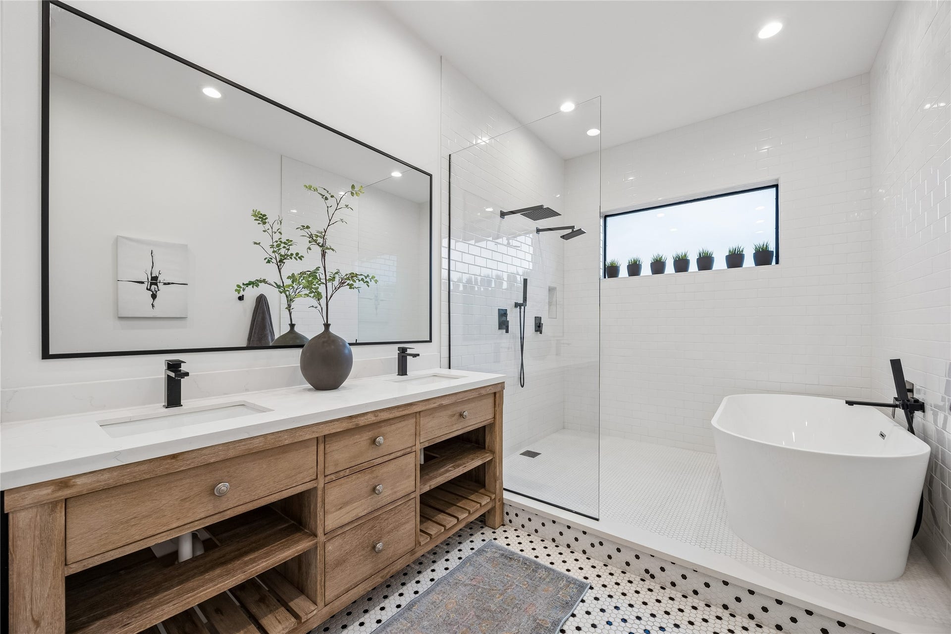 513 Memorial Heights Drive, Houston, TX 77007 Primary ensuite