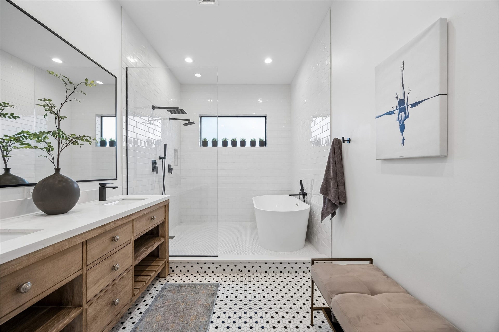 513 Memorial Heights Drive, Houston, TX 77007 Separate shower and soaking tub