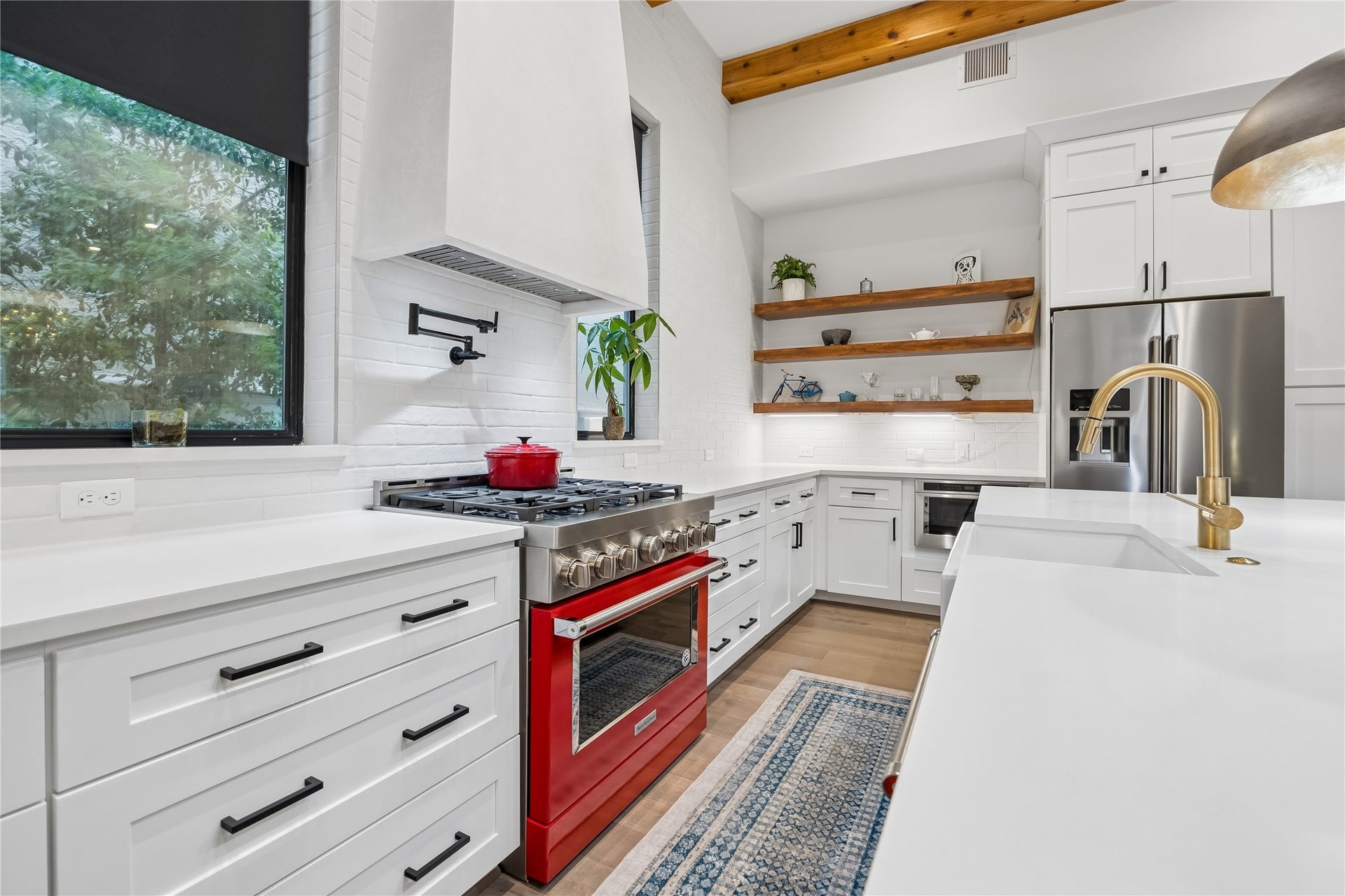 513 Memorial Heights Drive, Houston, TX 77007 Gas-range with pot filler