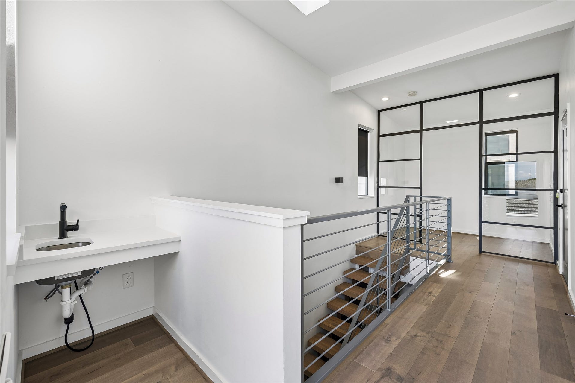 513 Memorial Heights Drive, Houston, TX 77007 Wet bar outside of the rooftop terrace and fourth floor office space with sleek glass design