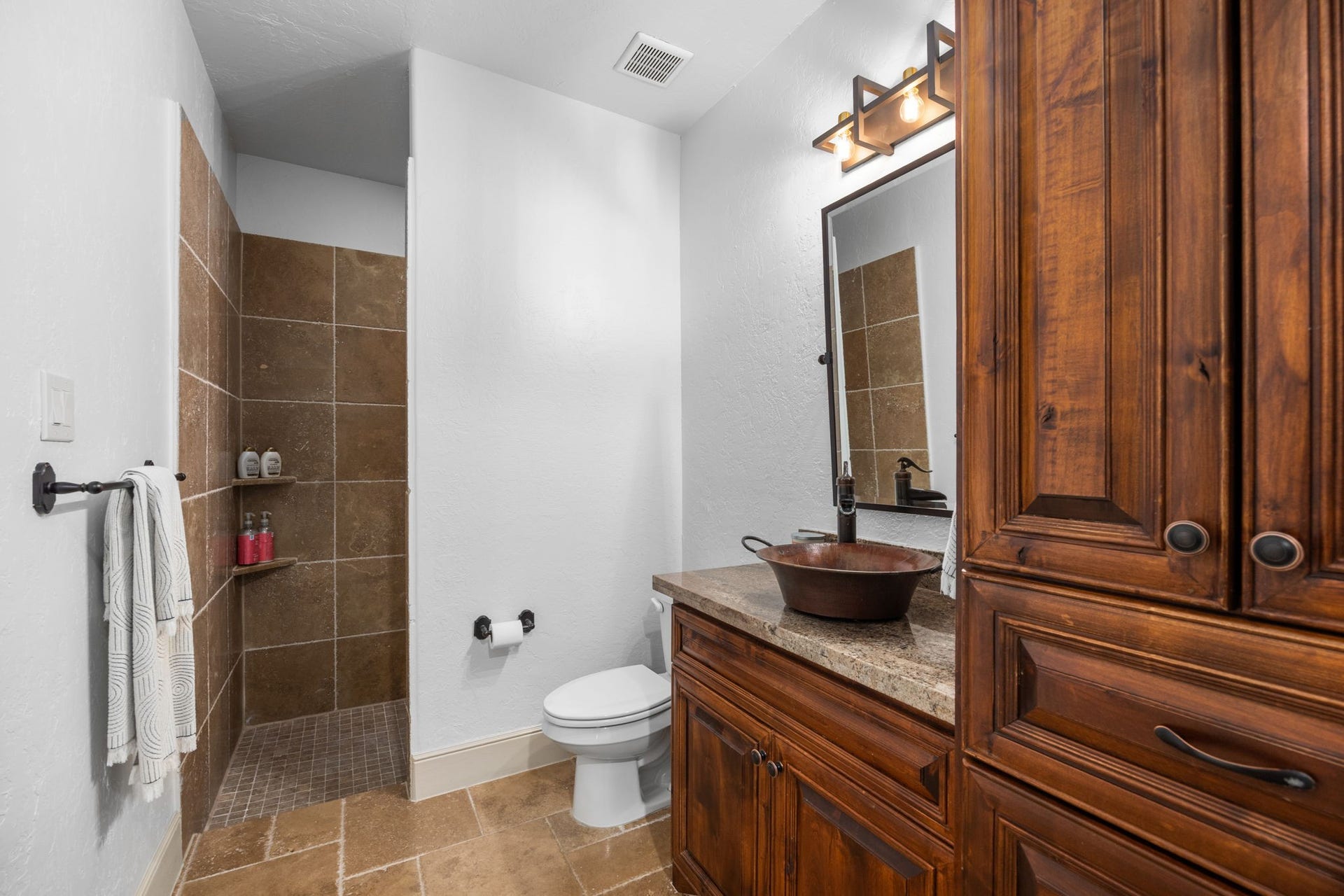 2734 Forest View, Richmond, TX 77406 Pool bath and secondary down stairs bath.