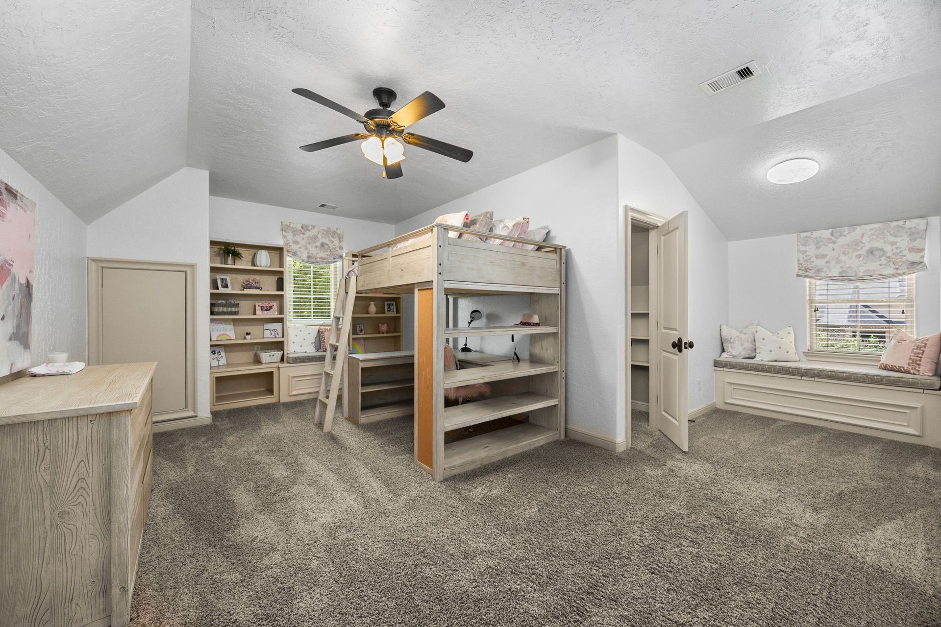 2734 Forest View, Richmond, TX 77406 Another of the LARGE secondary bedrooms and has a walk in closet.