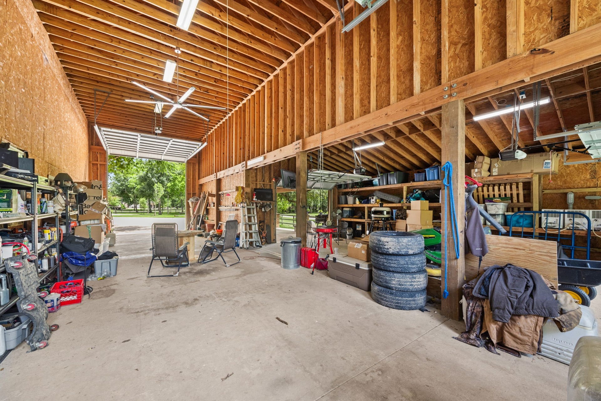 2734 Forest View, Richmond, TX 77406 The auxiliary building is very well constructed. An RV owner or tinker's paradise.