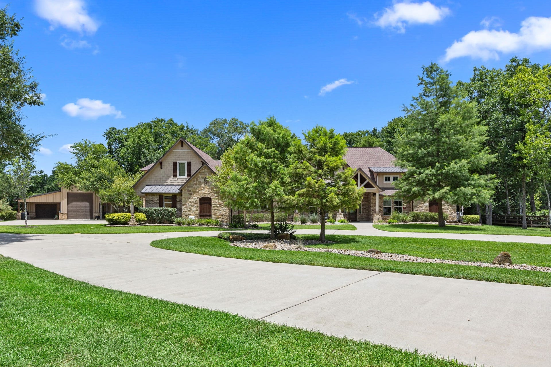 2734 Forest View, Richmond, TX 77406 Elevation is gorgeous and the grounds are spacious and well tended. The Grand Reserve @ River Forest offers a gated, private, quiet and peaceful neighborhood.