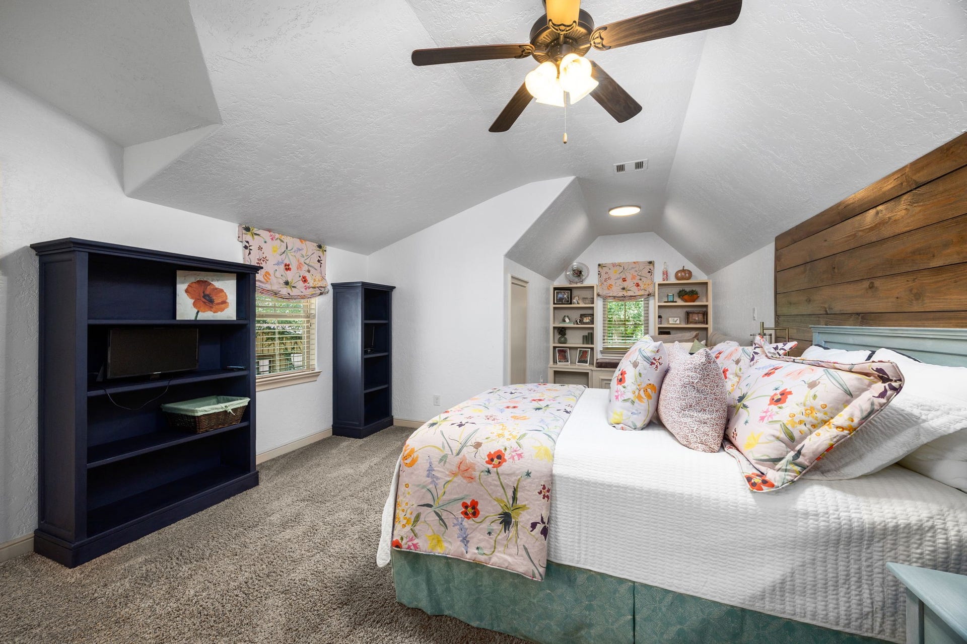 2734 Forest View, Richmond, TX 77406 Another LARGE secondary bedroom with it's own sitting room, how fun.