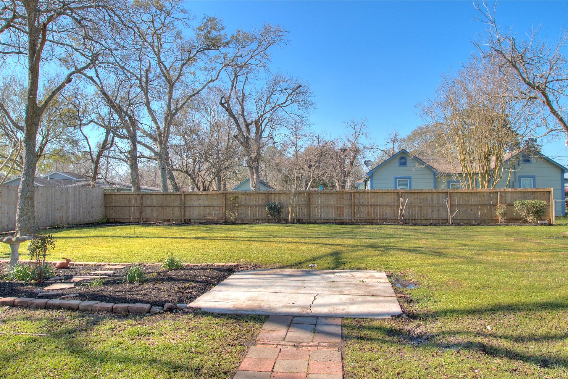 415 Perkins Avenue, League City, TX 77573 Expansive backyard perfect for gardening, a playground, or a pool.