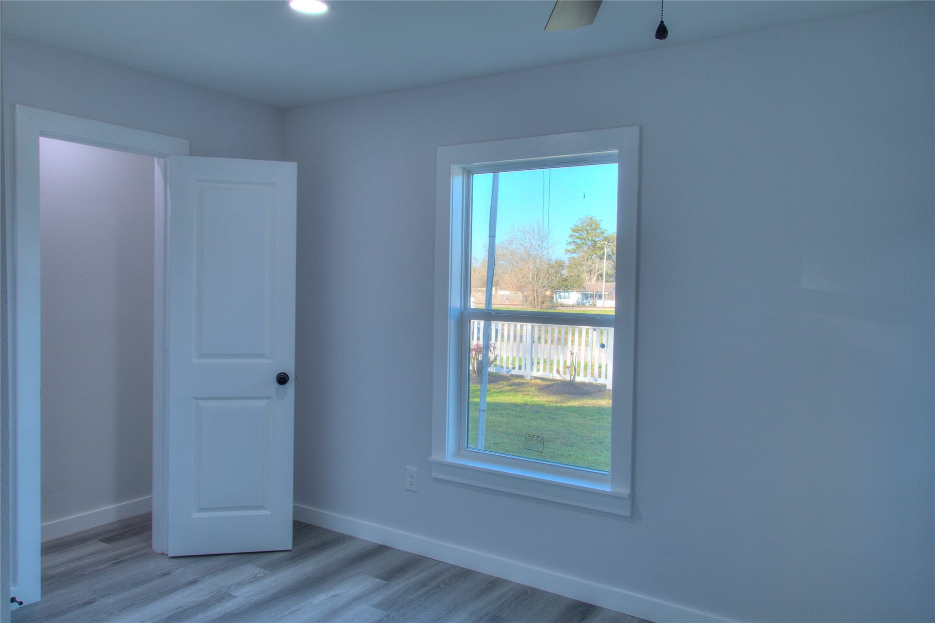 415 Perkins Avenue, League City, TX 77573 Spacious secondary bedroom featuring a convenient walk-in closet.