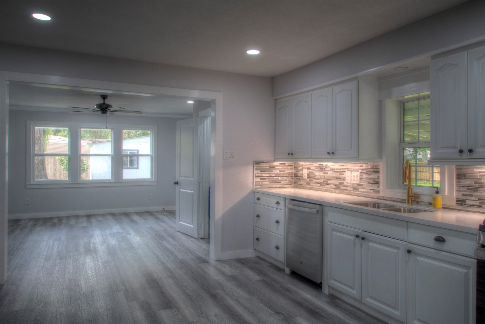 415 Perkins Avenue, League City, TX 77573 415 Perkins Avenue, League City, TX 77573