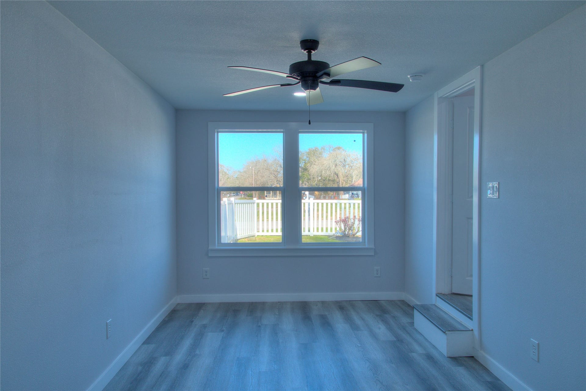415 Perkins Avenue, League City, TX 77573 Spacious secondary bedroom featuring a convenient walk-in closet.