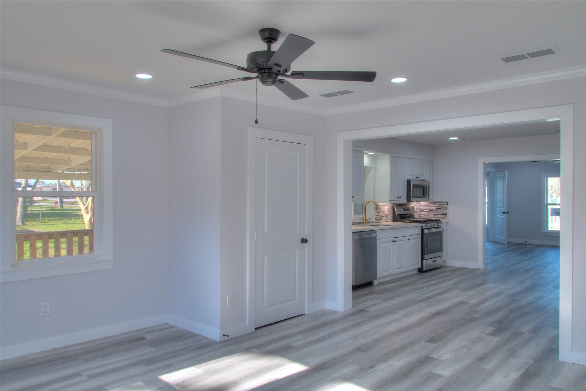 415 Perkins Avenue, League City, TX 77573 A seamless flow from the dining room to the kitchen, featuring a convenient walk-in pantry.