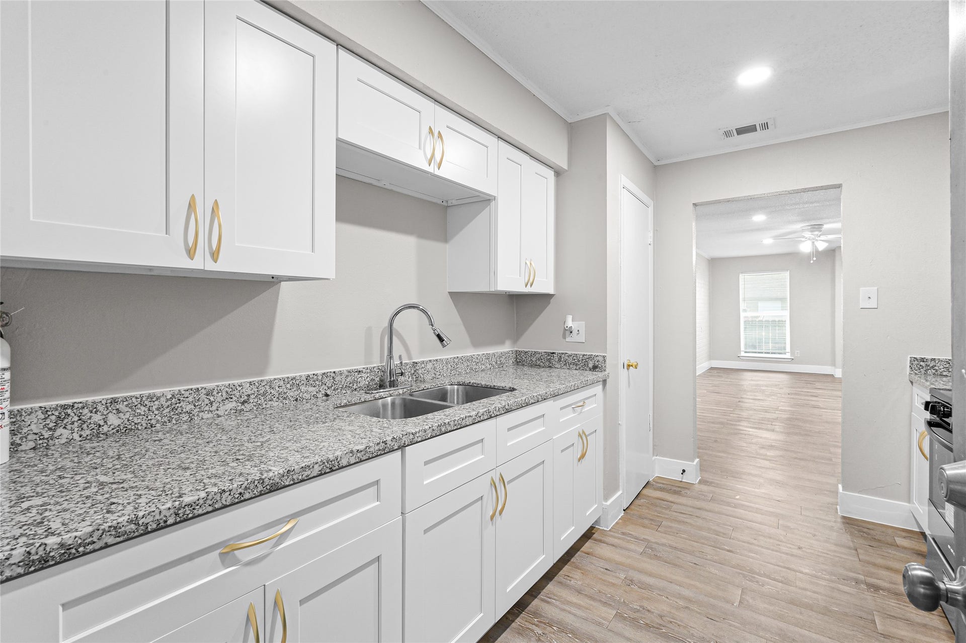 1623 Northwood Street, #1623, Houston, TX 77009 Modern Kitchen