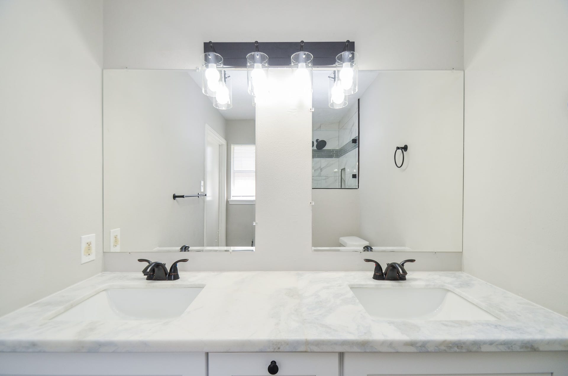 123 Cypress Lane, Conroe, TX 77301 Beautiful bathroom