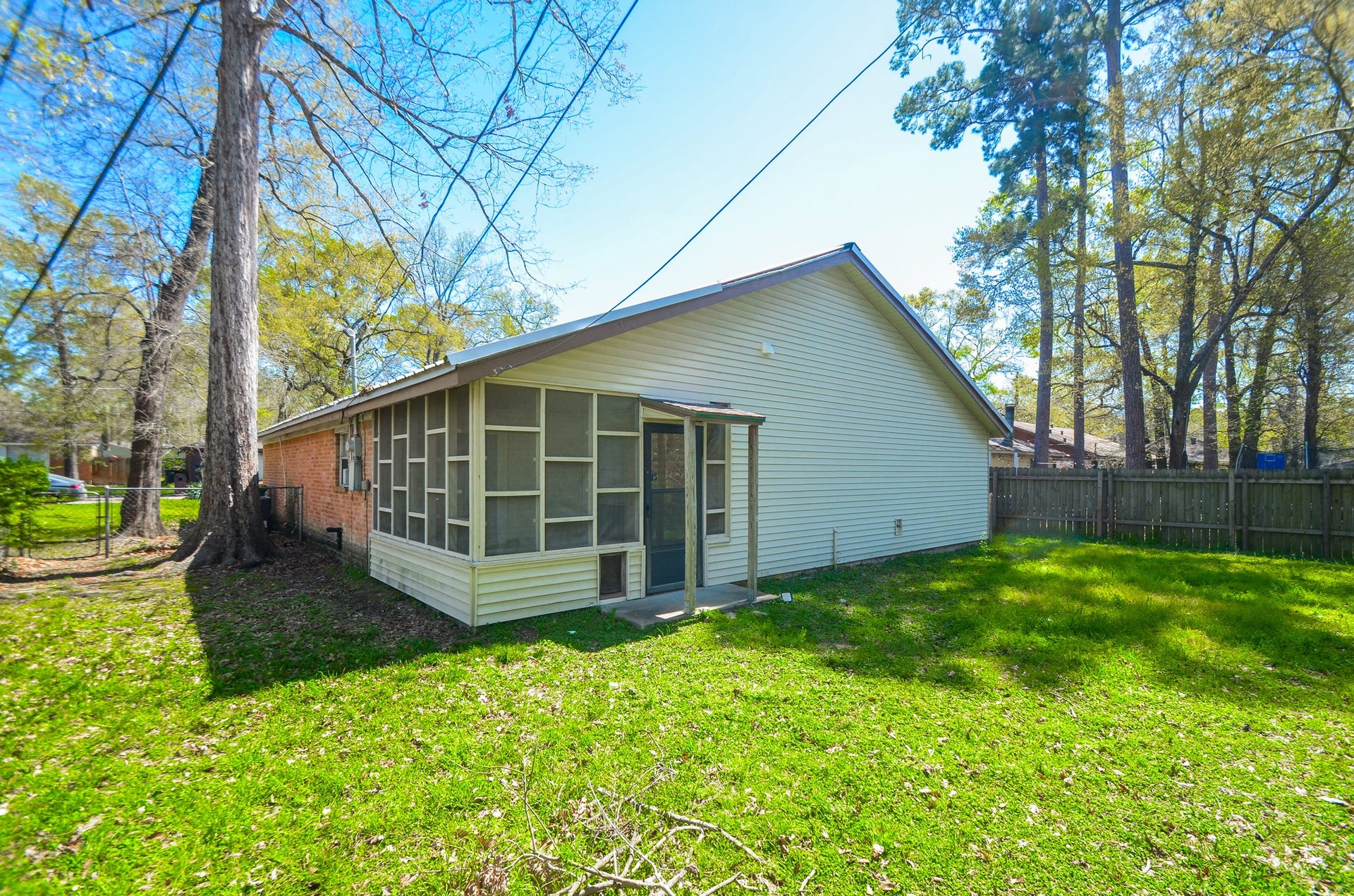 123 Cypress Lane, Conroe, TX 77301 fenced back yard