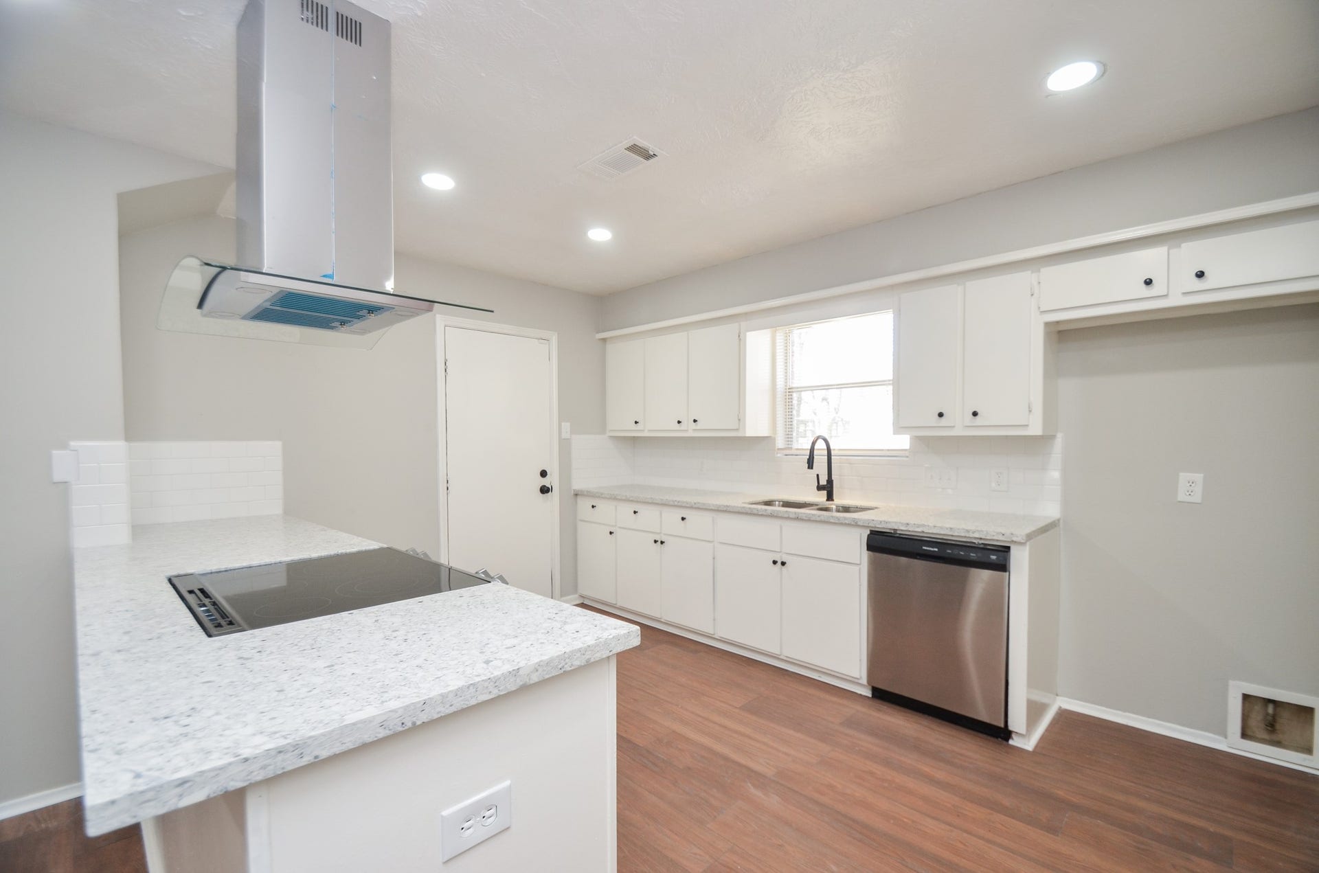 123 Cypress Lane, Conroe, TX 77301 Imagine preparing meals in this spacious kitchen