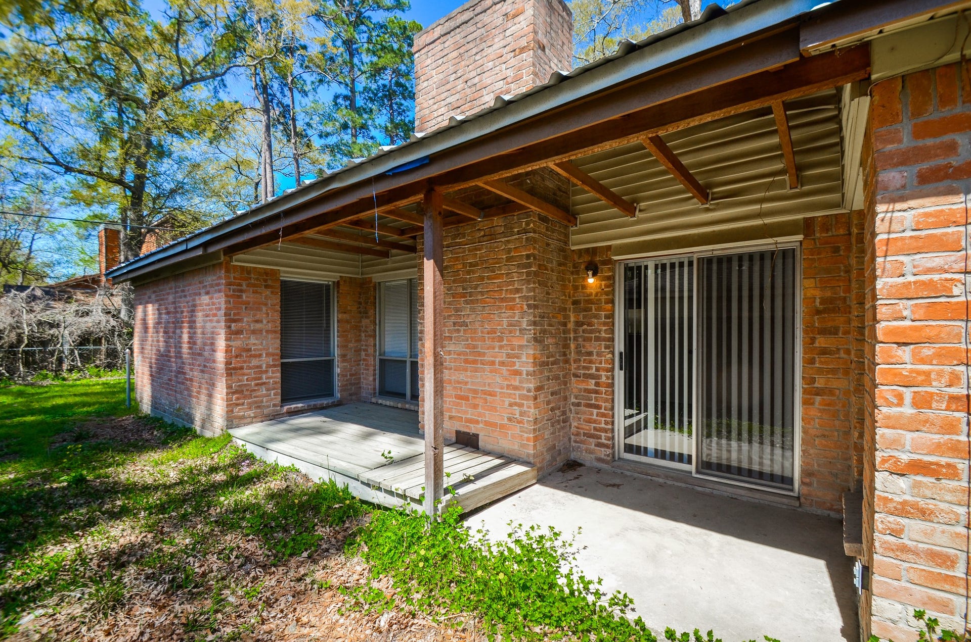 123 Cypress Lane, Conroe, TX 77301 Imagine yourself relaxing here