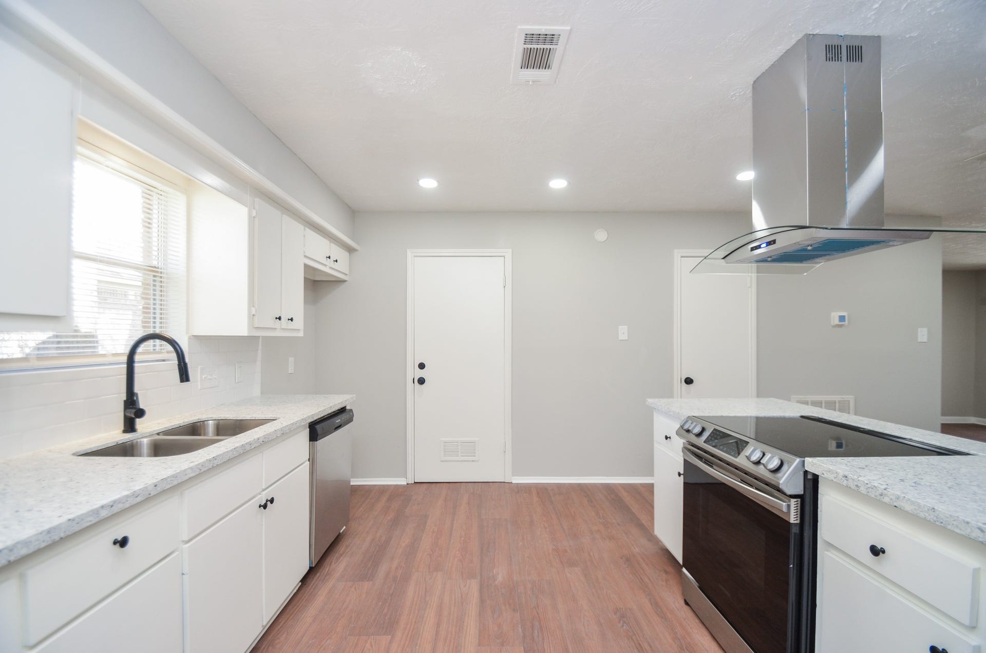123 Cypress Lane, Conroe, TX 77301 Wow!