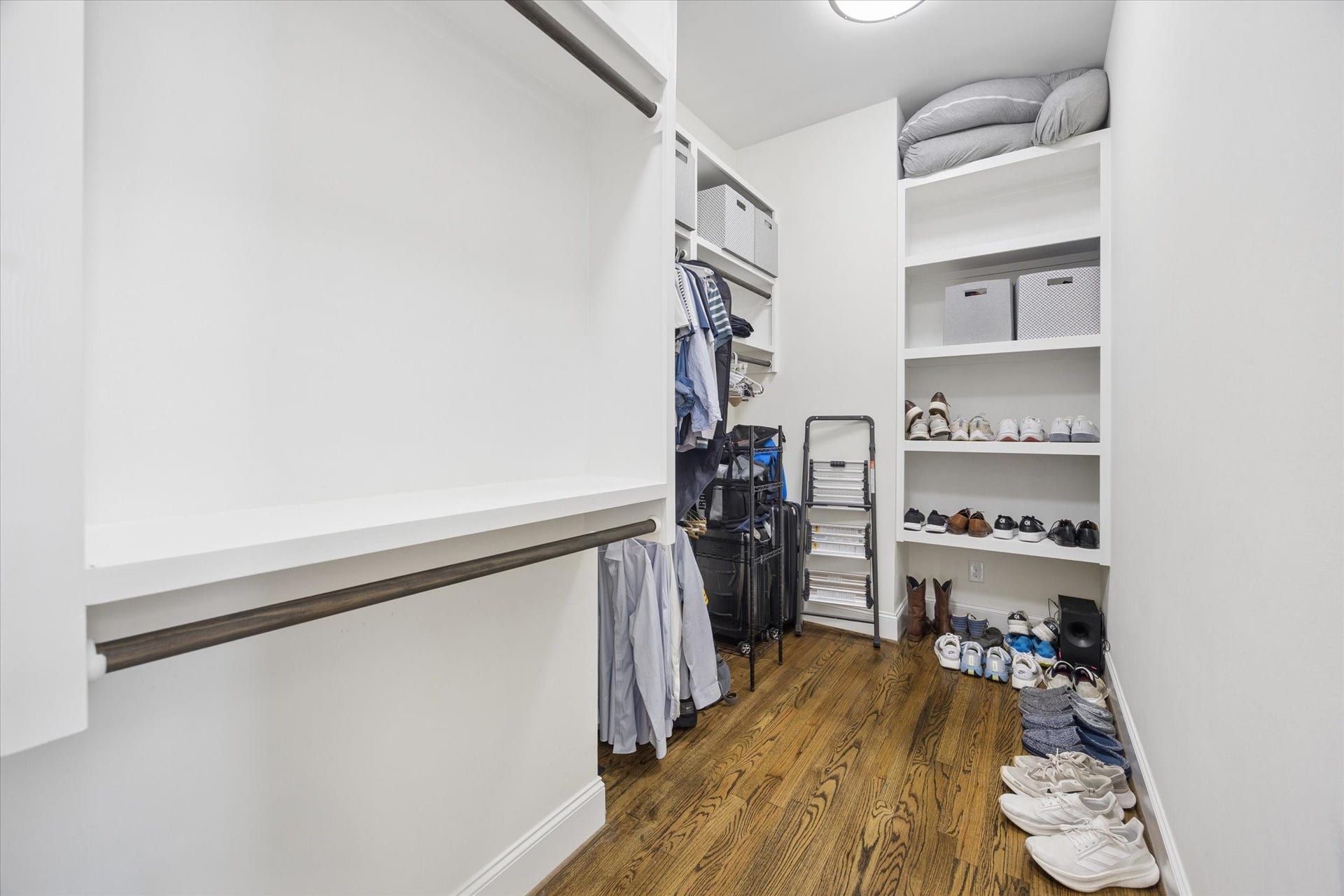 2915 Hicks Street, Houston, TX 77007 Primary closet is big and spacious