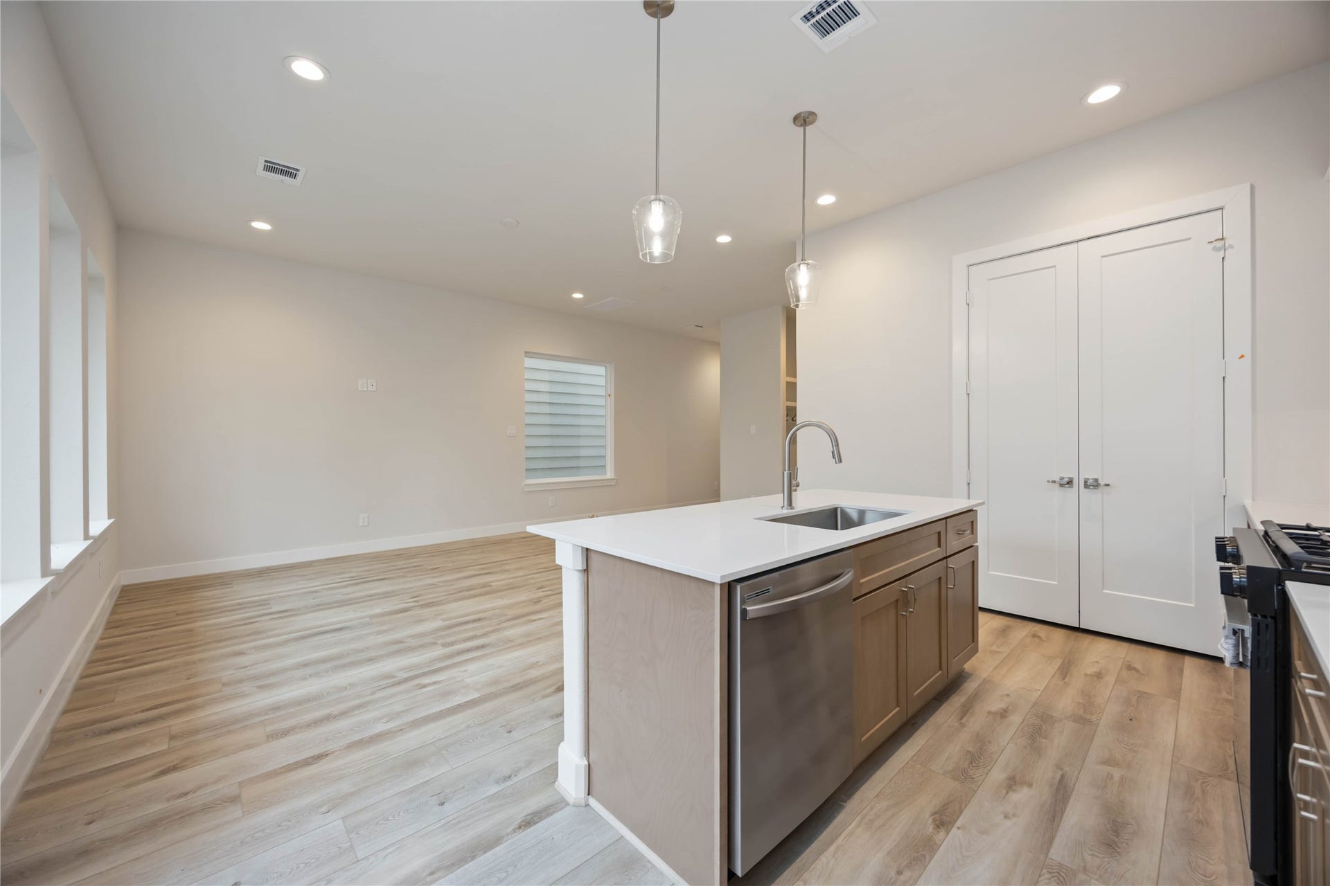 6112 De Campo Street, Houston, TX 77091 6112 De Campo Street, Houston, TX 77091
