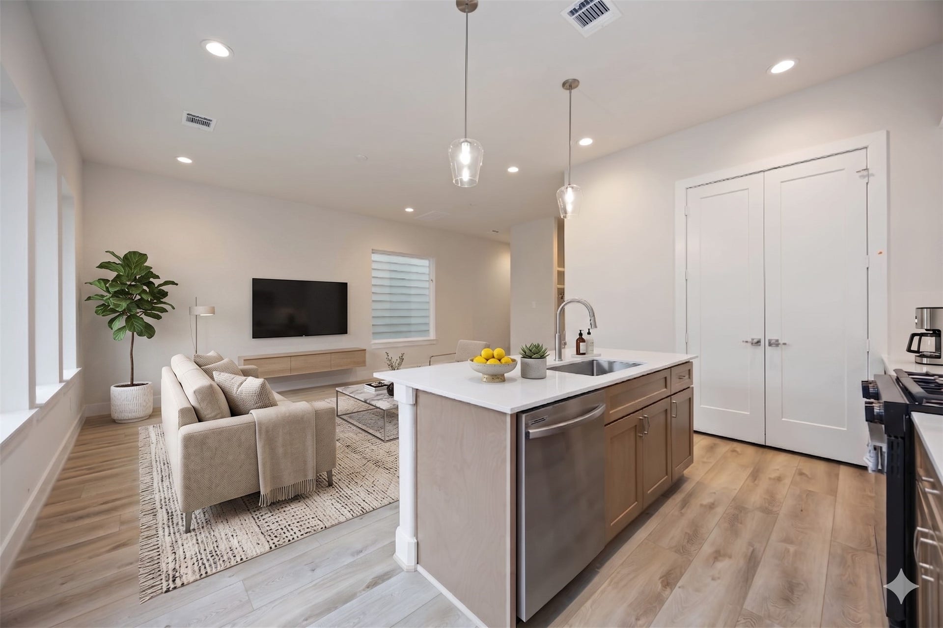 6112 De Campo Street, Houston, TX 77091 6112 De Campo Street, Houston, TX 77091